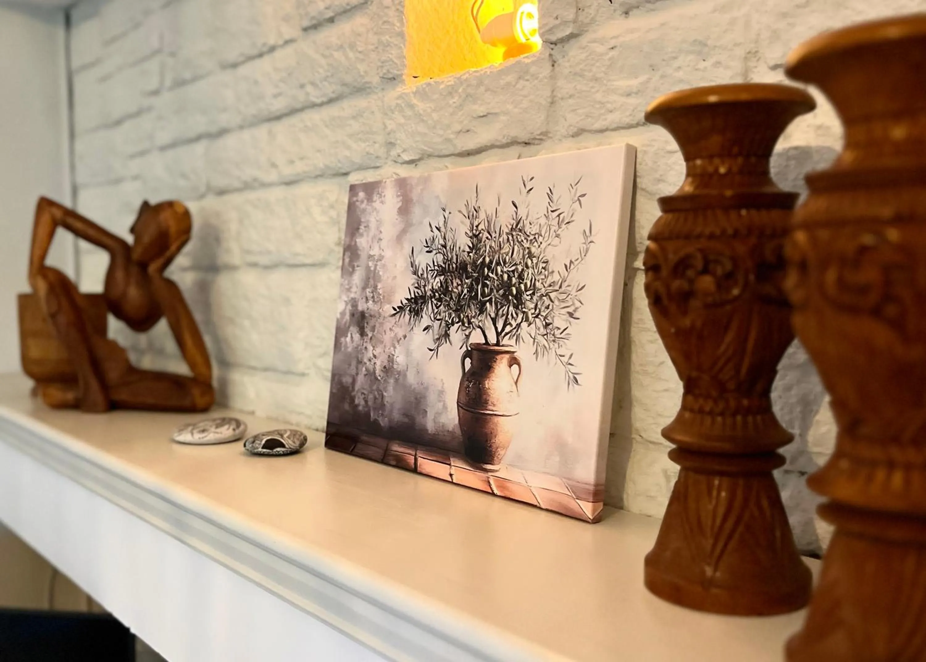 Decorative detail in Pantheon Apartments & Studios