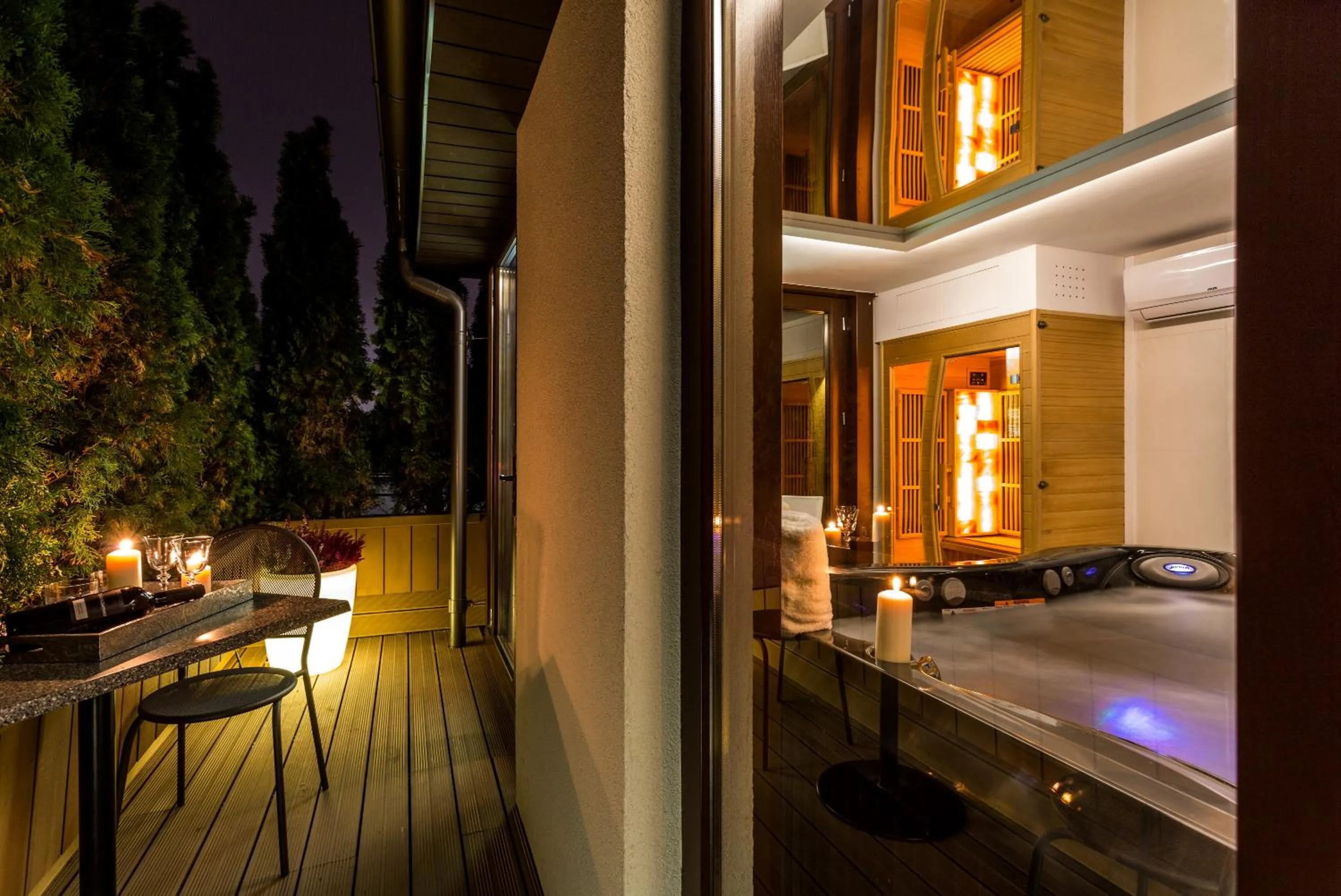 Hot Tub in Parkside Apartments Old Town