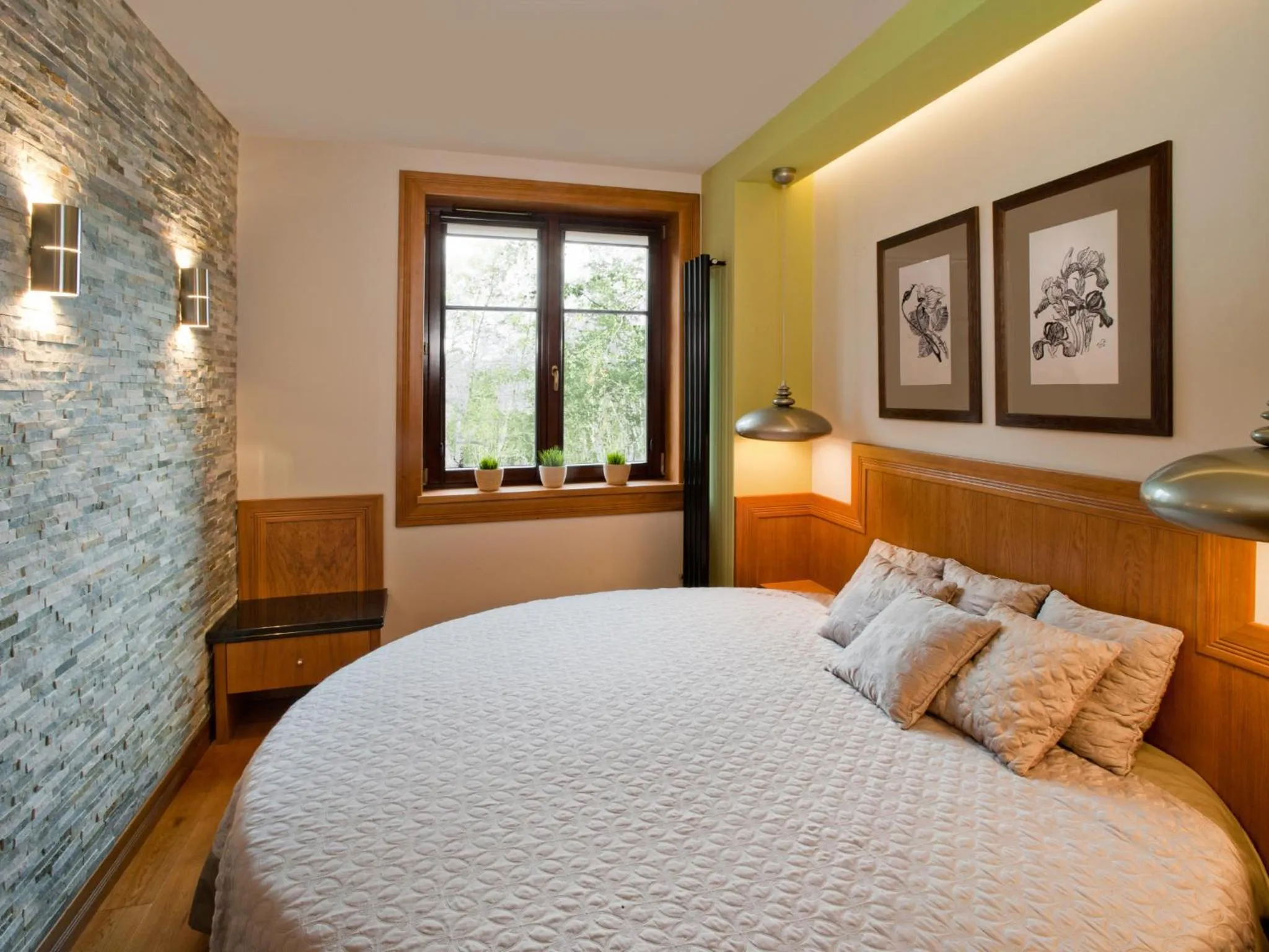 Bedroom, Bed in Parkside Apartments Old Town