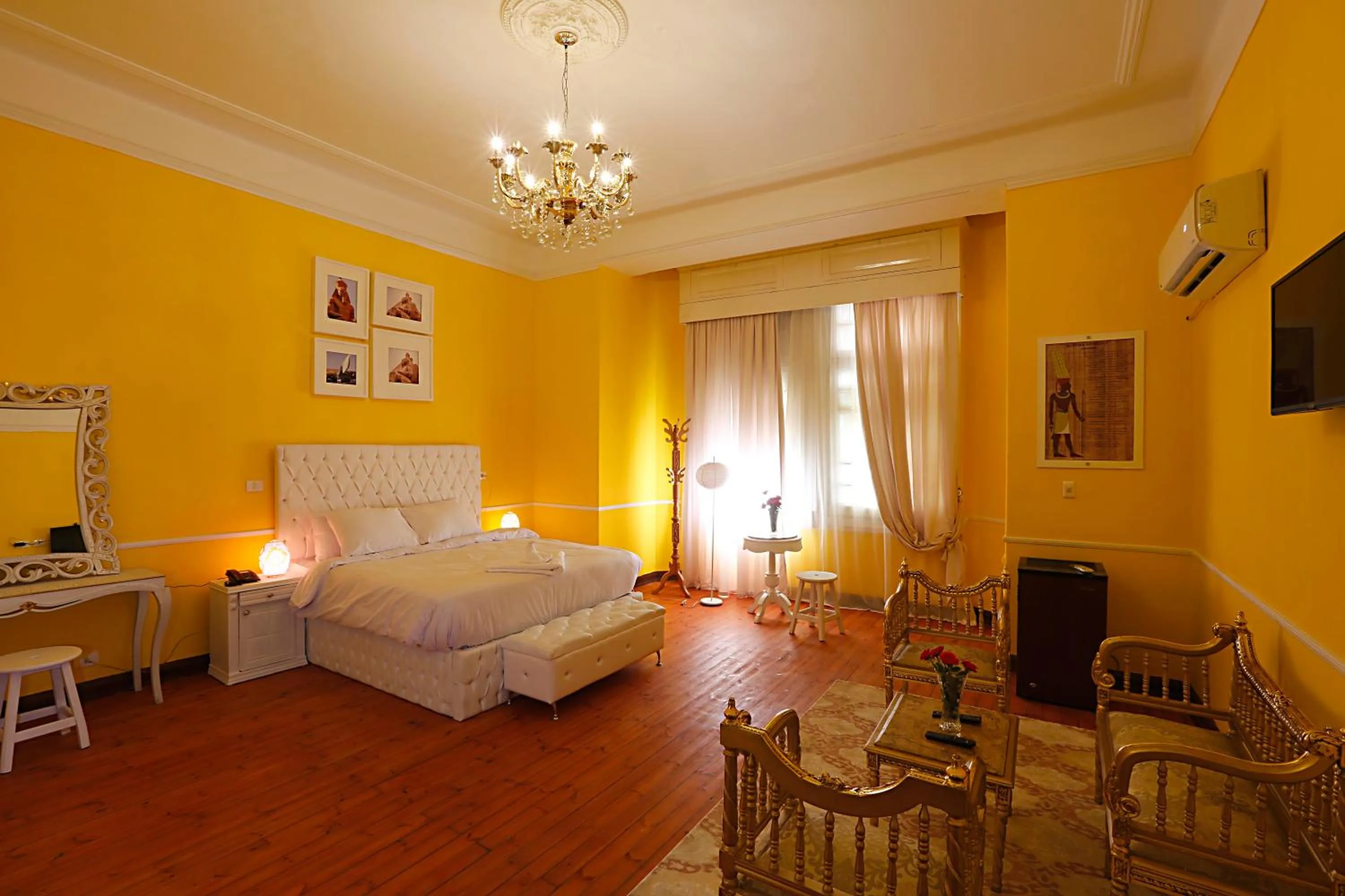 Photo of the whole room, Bed in Tahrir Plaza Suites - Museum View