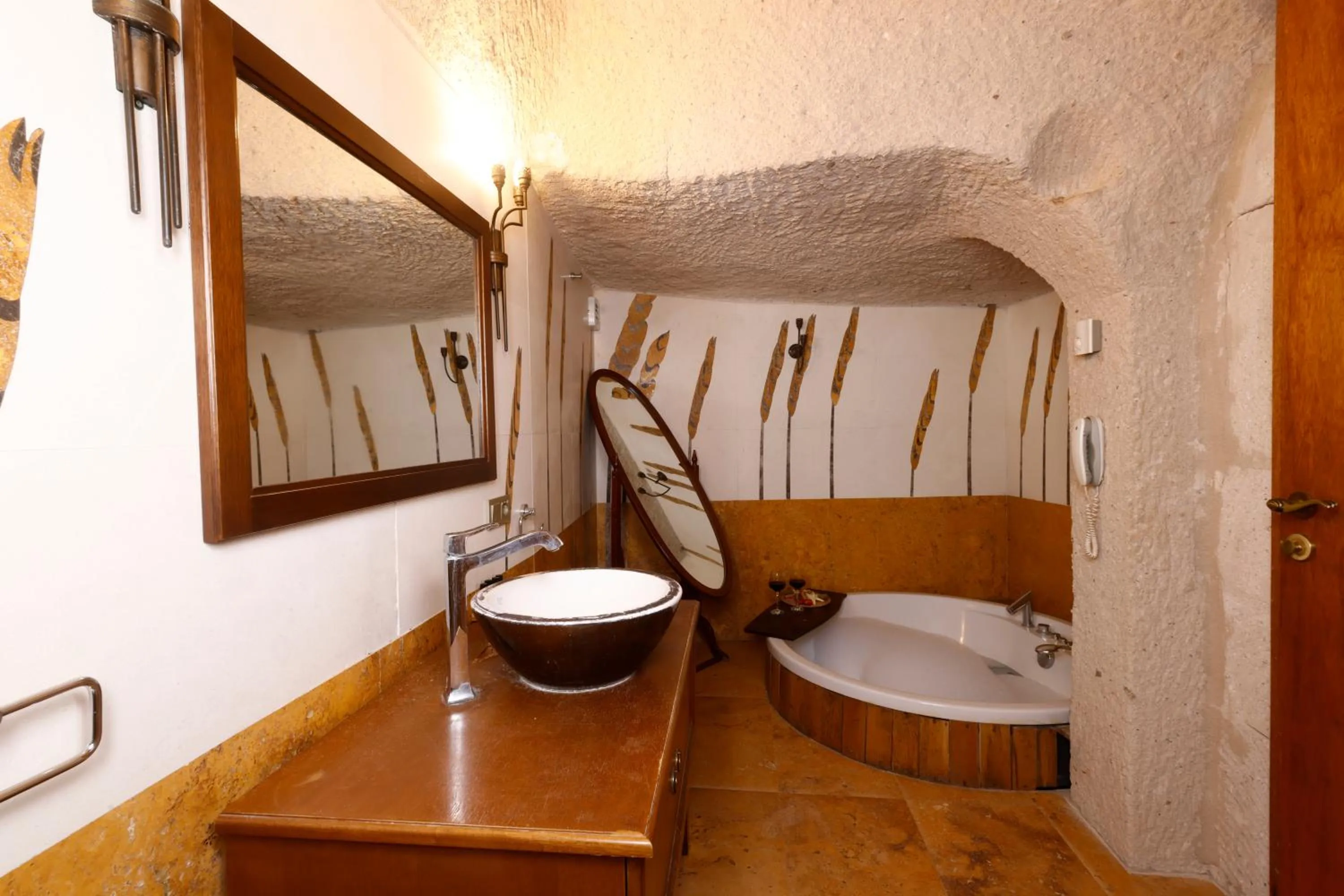 Shower in Anatelein Cave Hotel