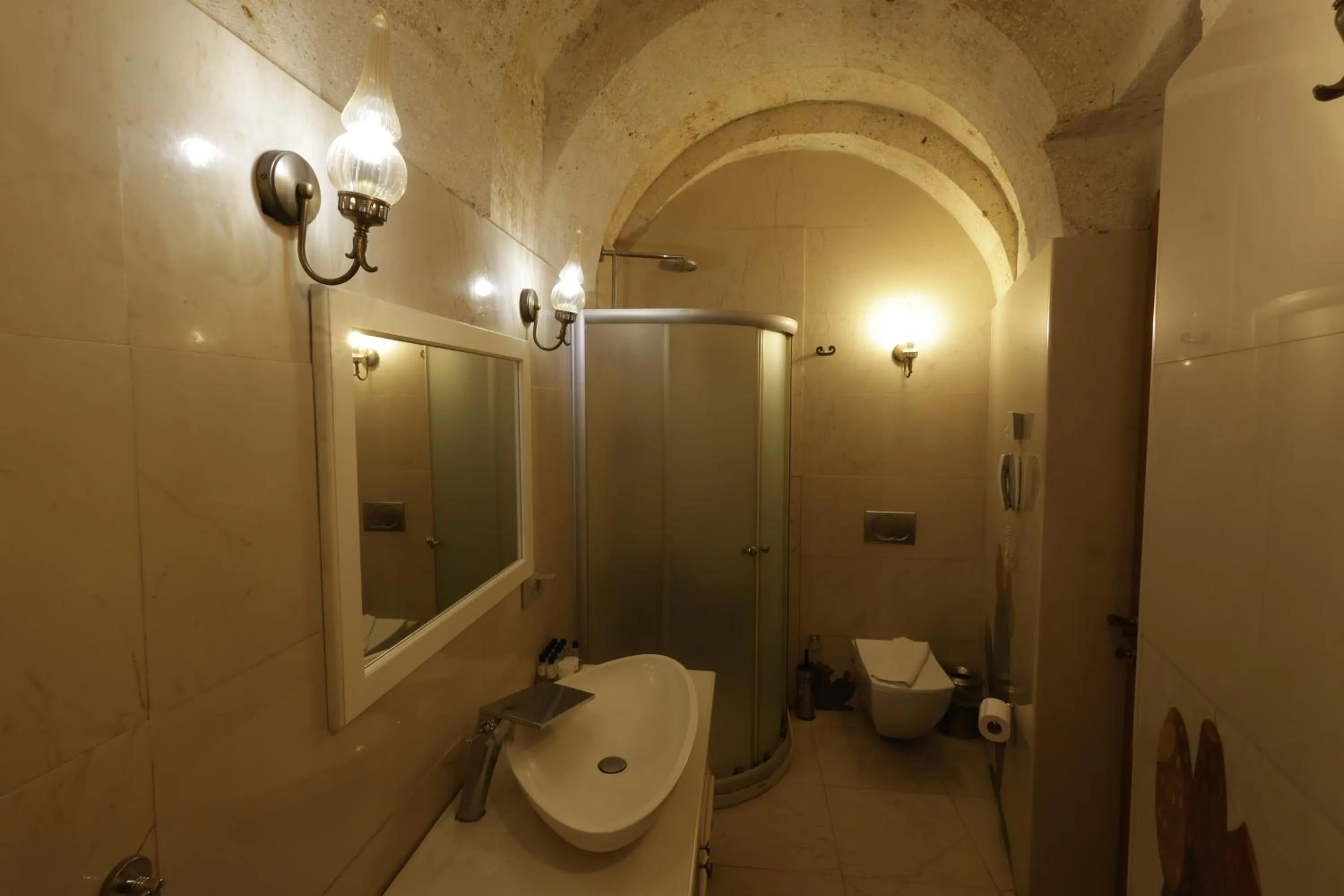 Shower in Anatelein Cave Hotel