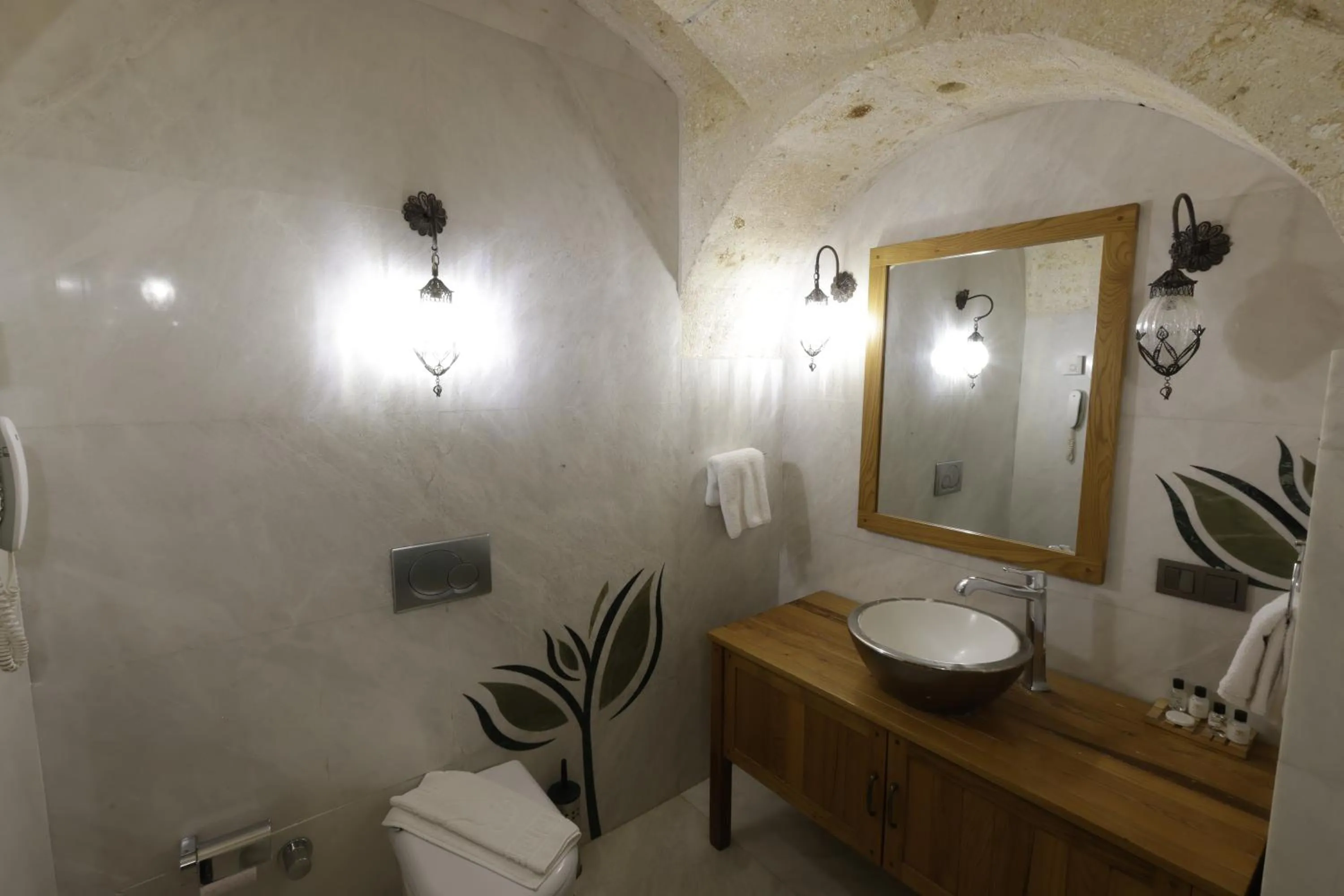 Shower in Anatelein Cave Hotel