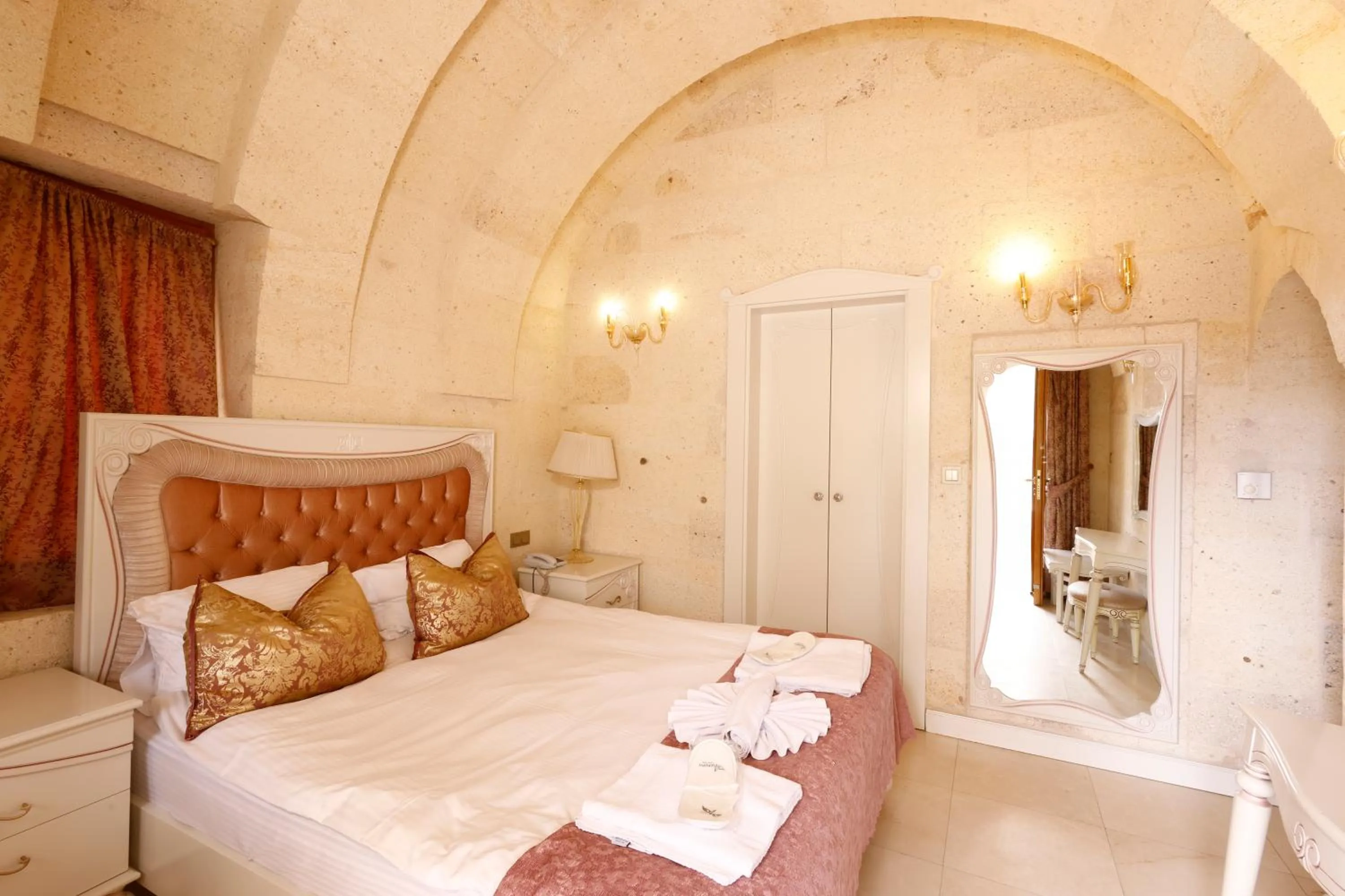 Bed in Anatelein Cave Hotel