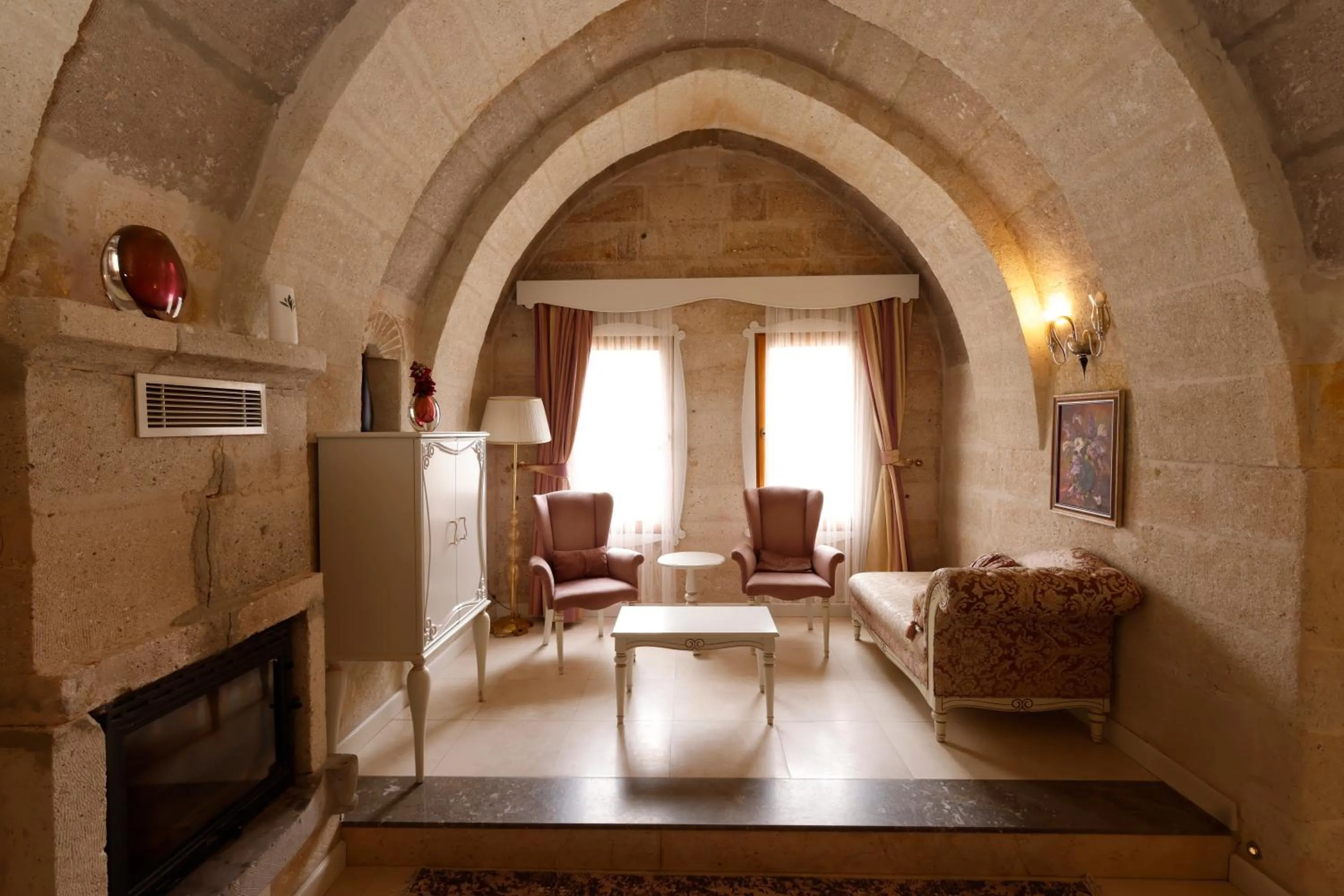 TV and multimedia in Anatelein Cave Hotel