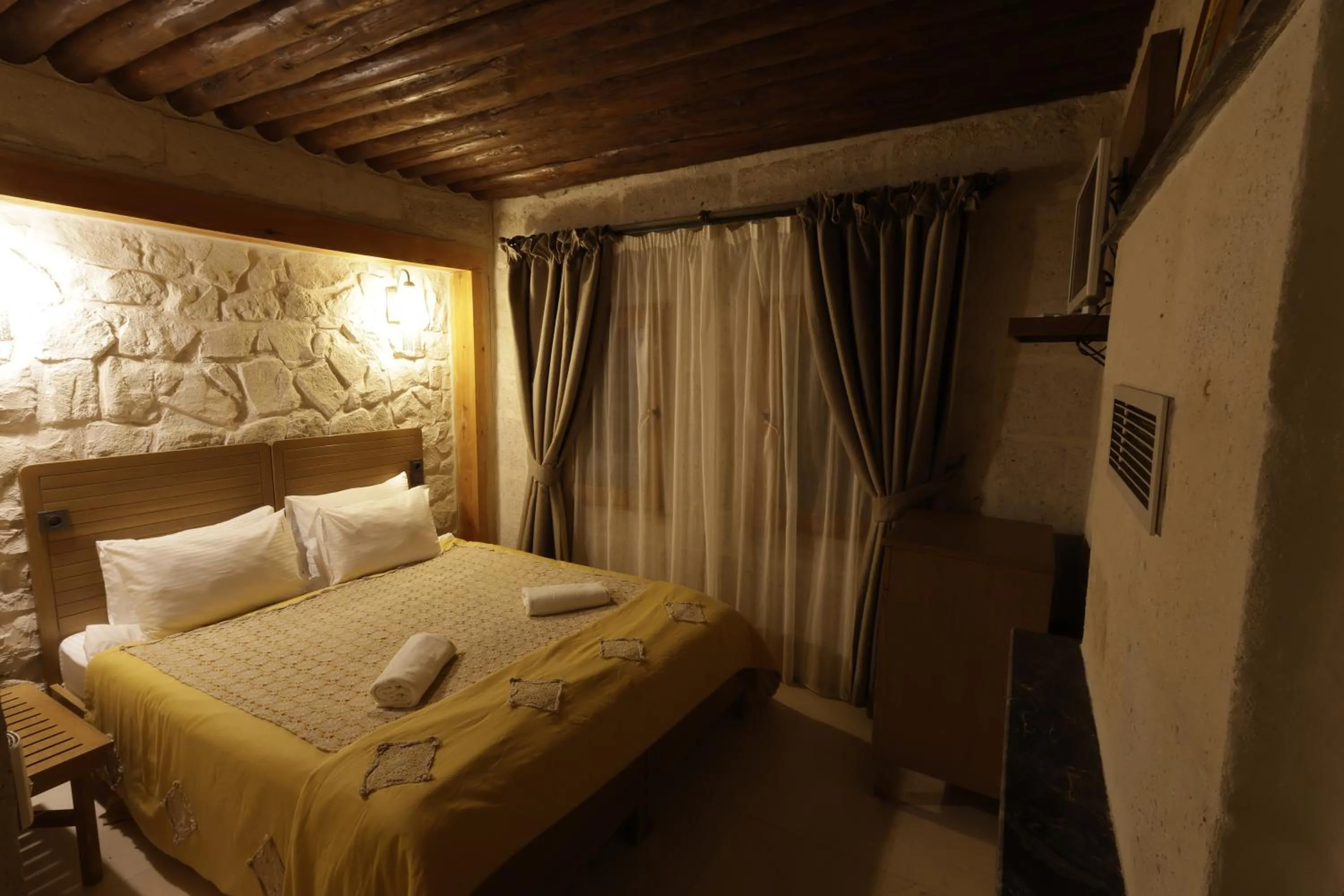 Bed in Anatelein Cave Hotel