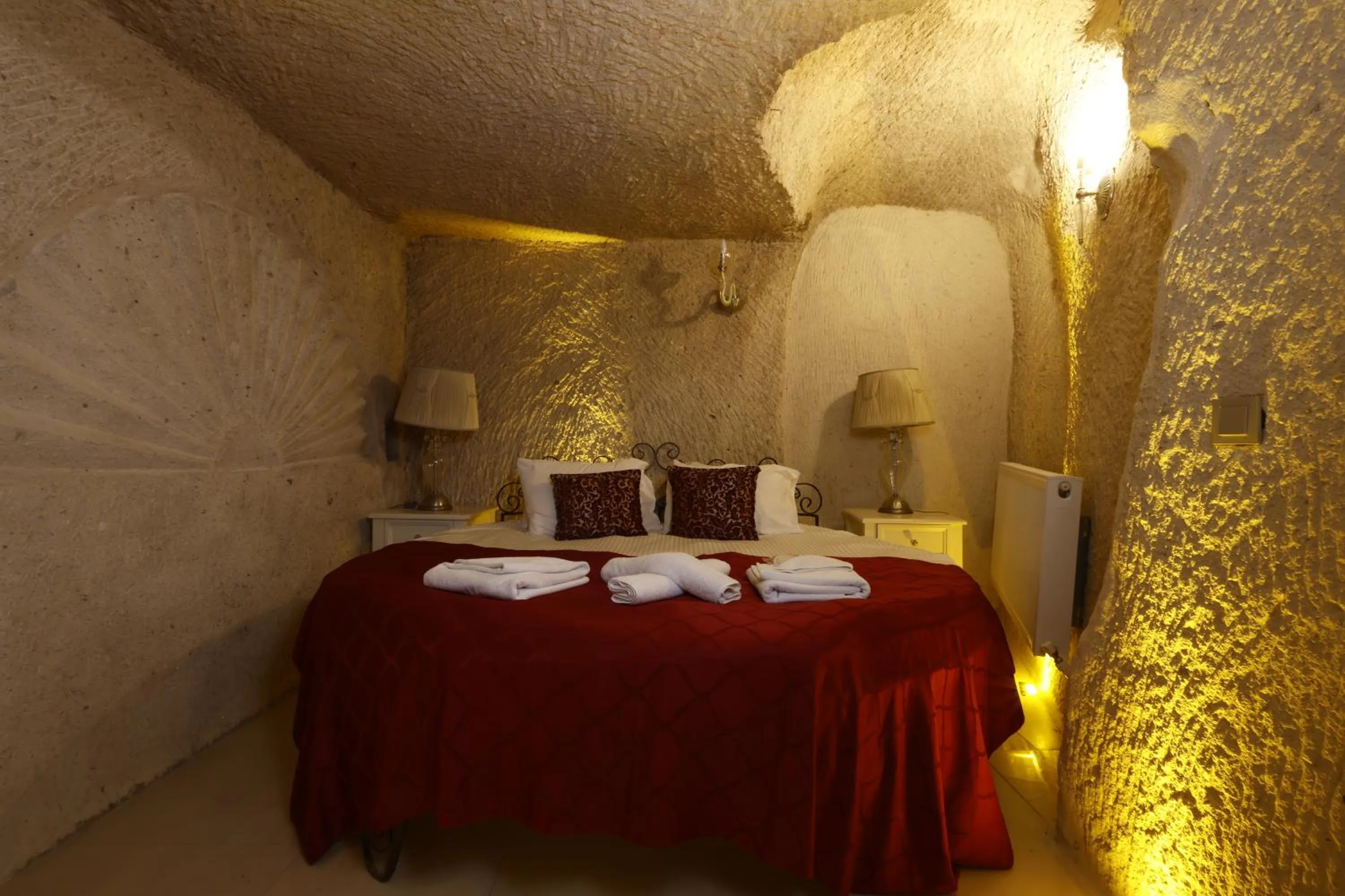 Bed in Anatelein Cave Hotel