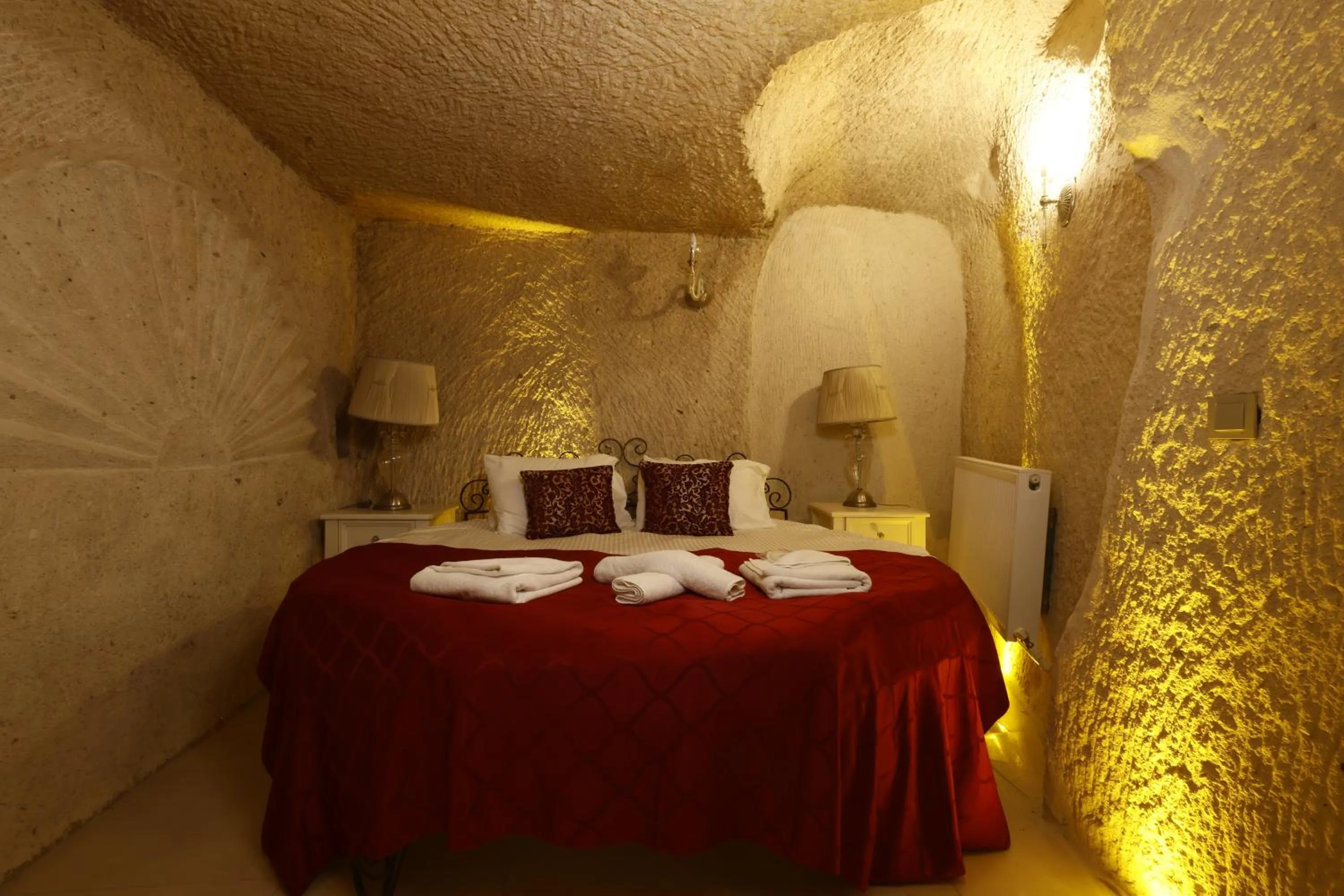 Bed in Anatelein Cave Hotel