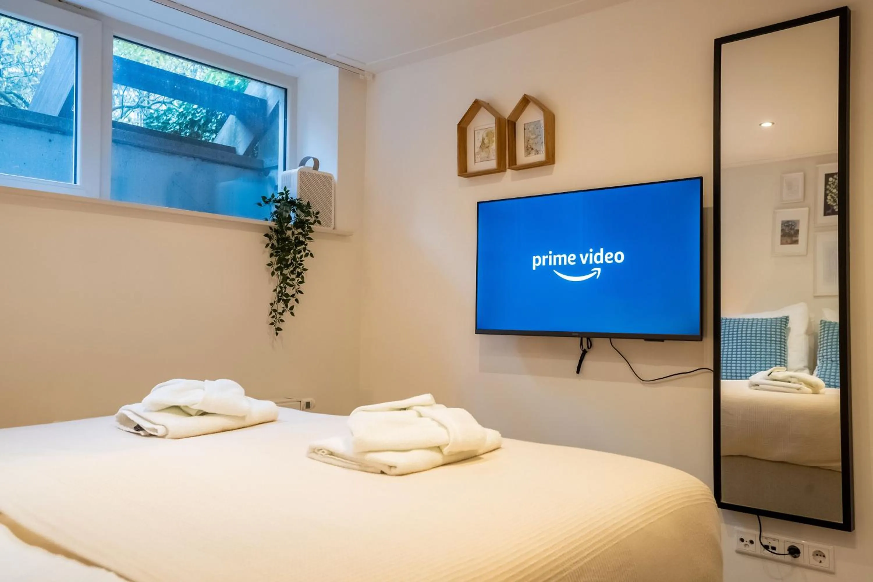 Bed in Nassau Canal Suites - in the heart of the city