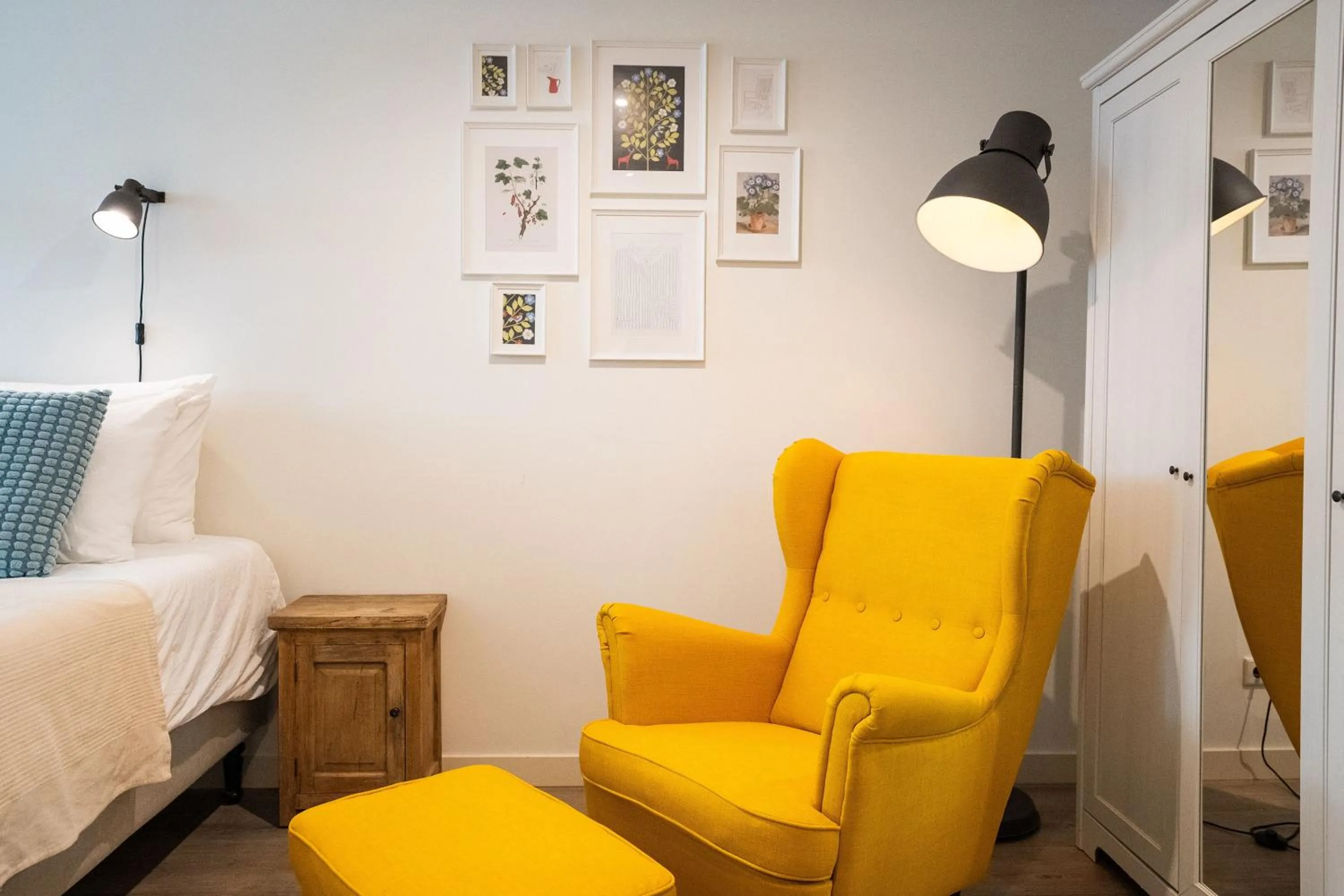 Bed in Nassau Canal Suites - in the heart of the city