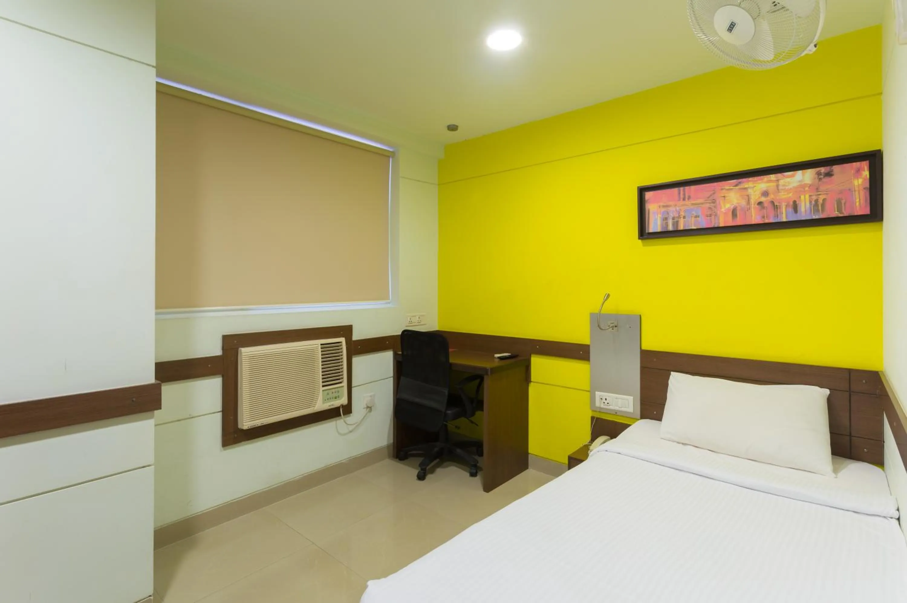 Photo of the whole room, Bed in Ginger Chennai - Vadapalani