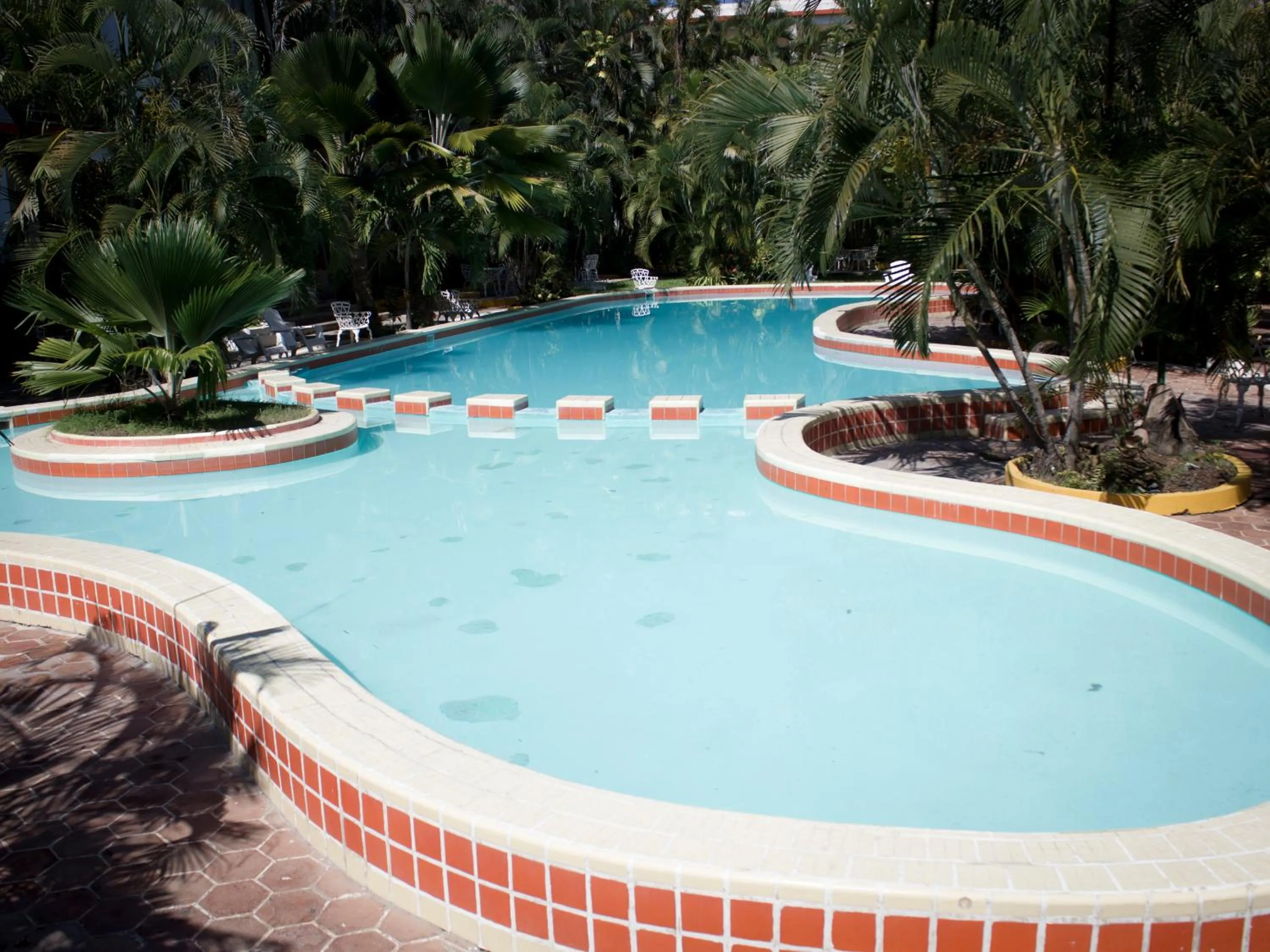 Swimming pool in Hotel Playa Azul
