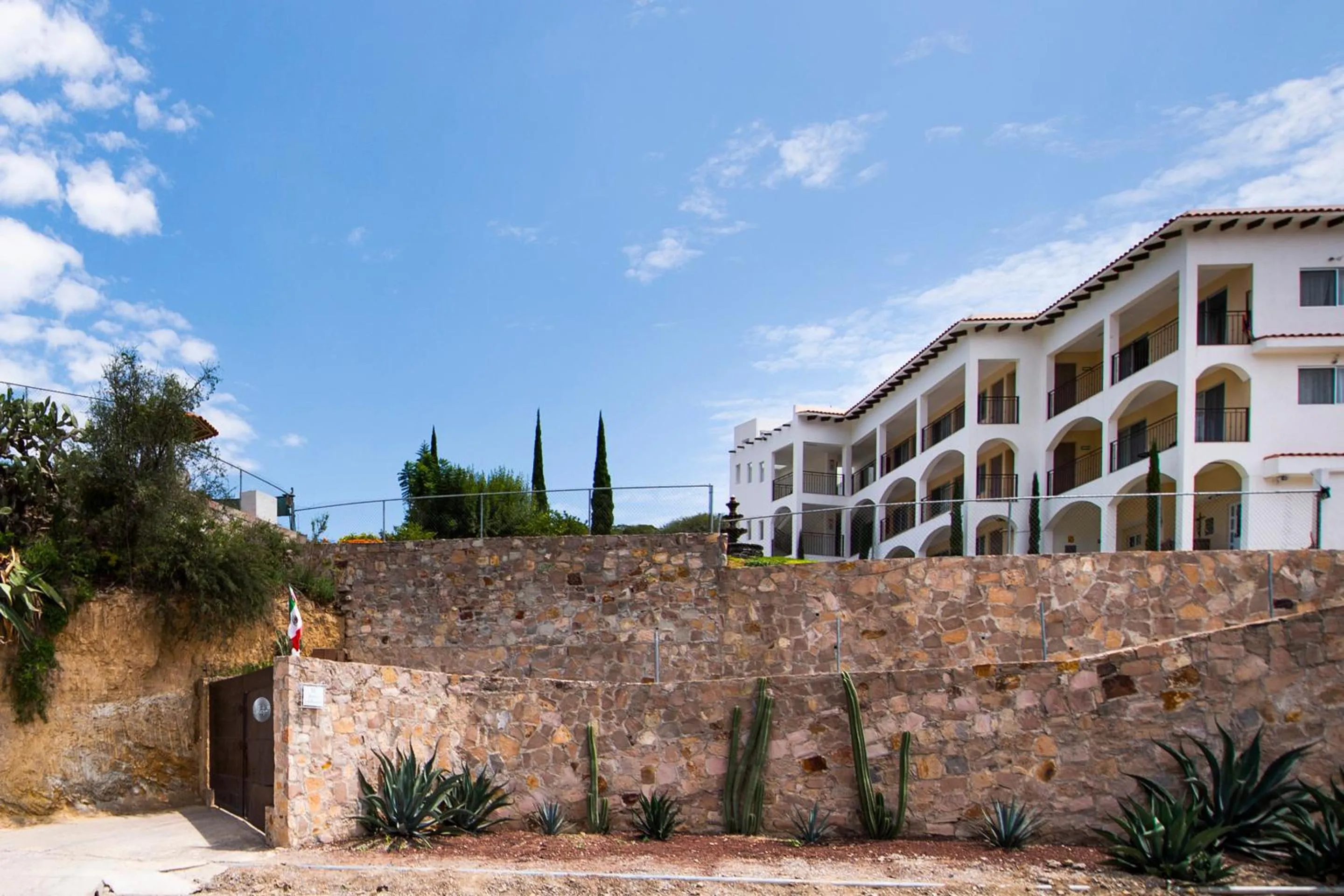 Facade/entrance in Hotel Quinta Las Fuentes Bernal