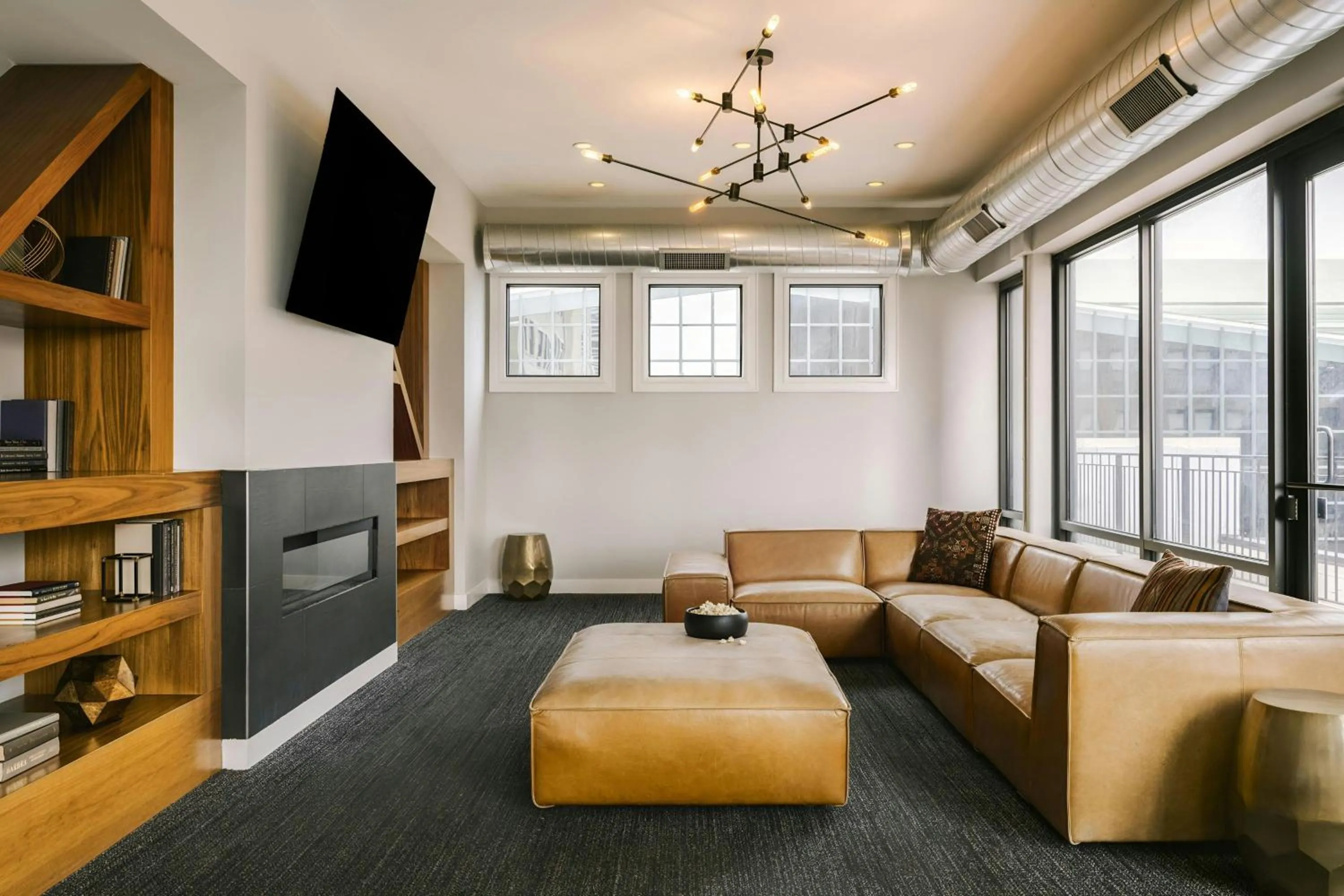 Lounge or bar in Sonder by Marriott Bonvoy The Plymouth Apartments Loop