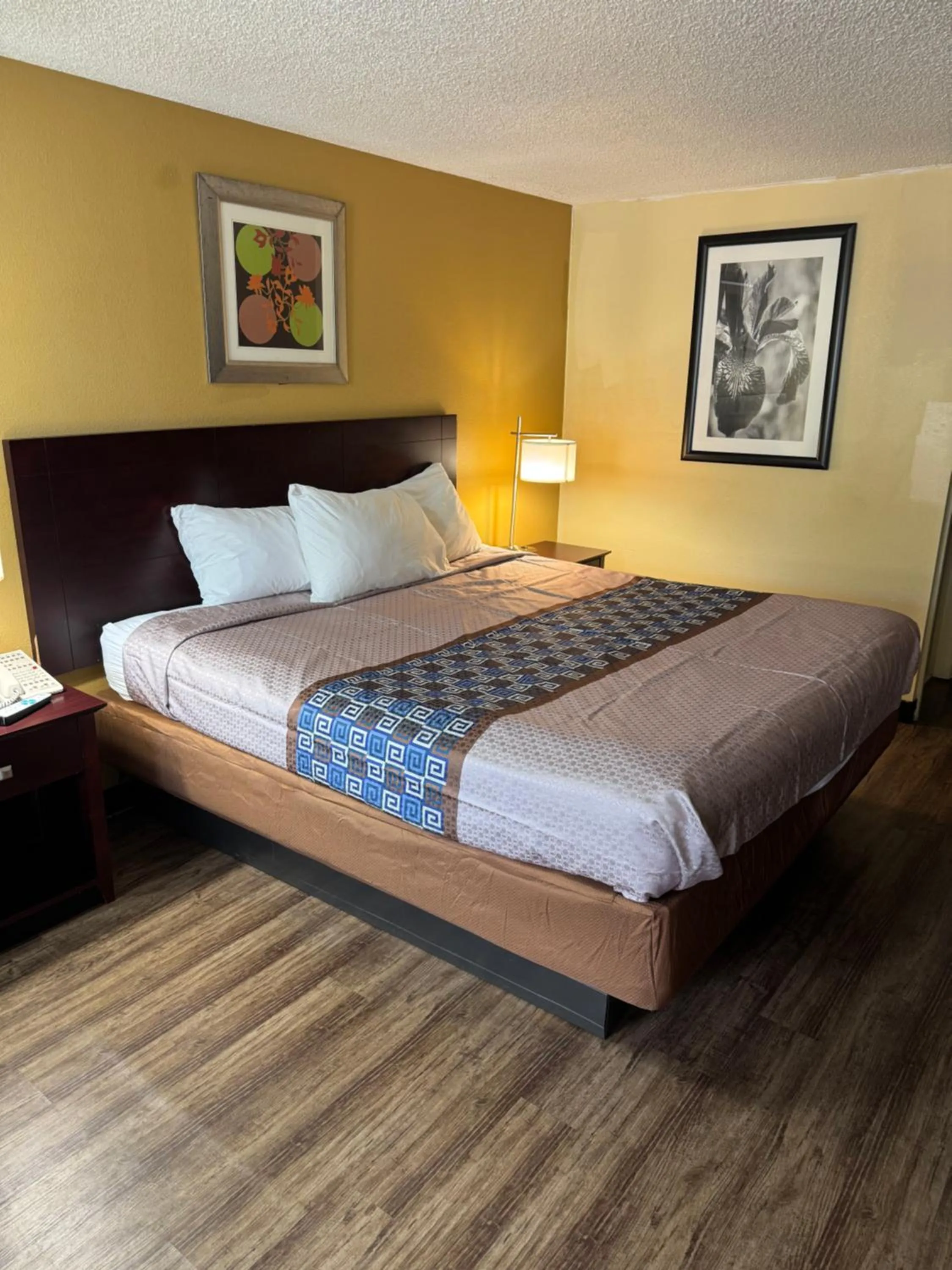 Bed in Somatel Goodlettsville