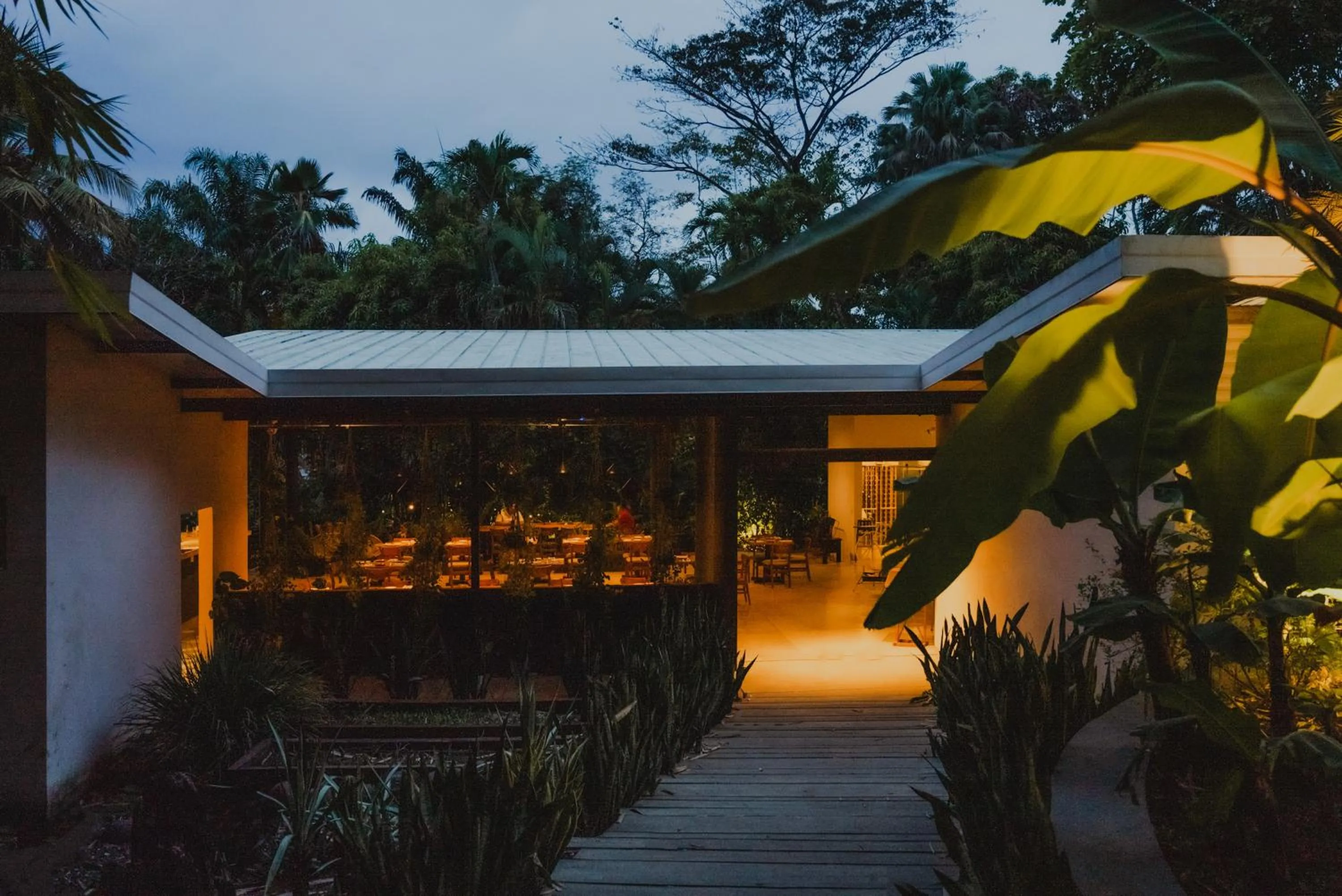 Restaurant/places to eat in Hotel Nya