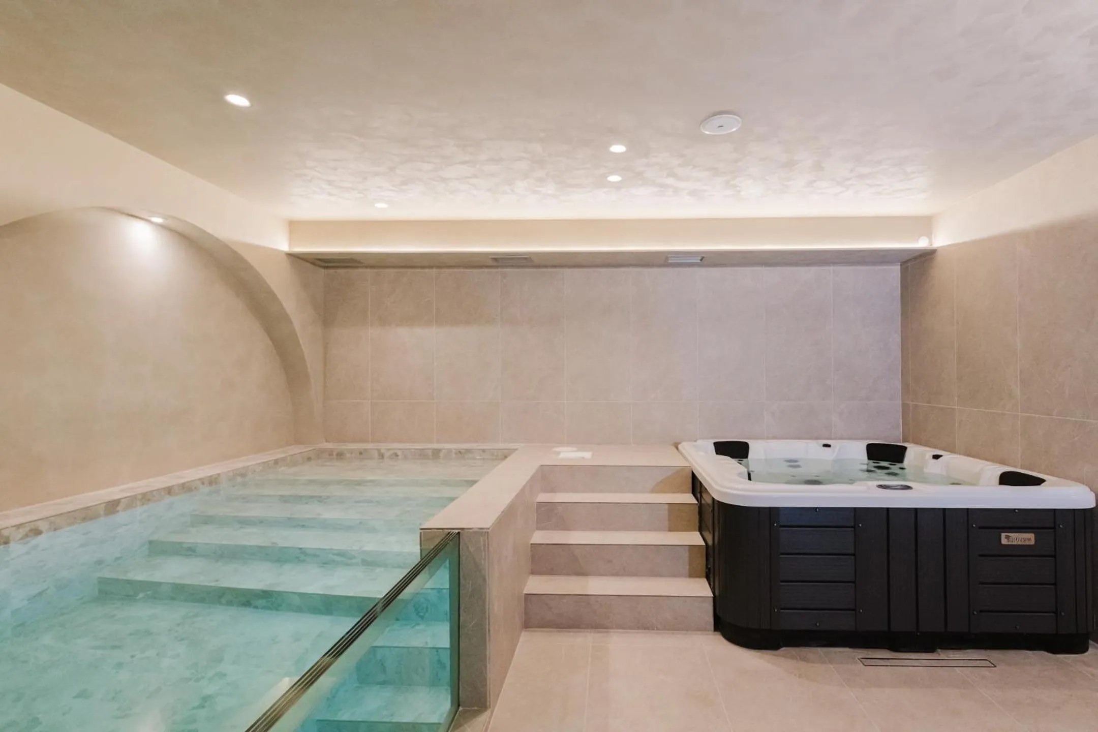 Hot Tub in Evexia Boutique Hotel & Spa