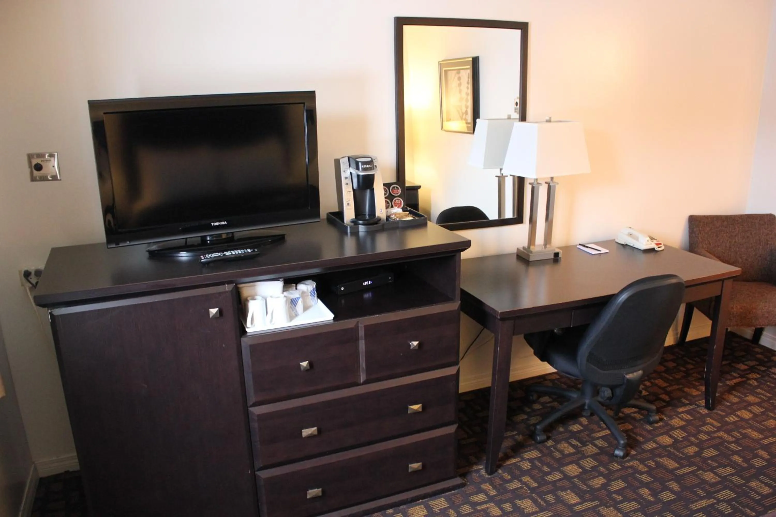 hair dresser in Coronet Hotel