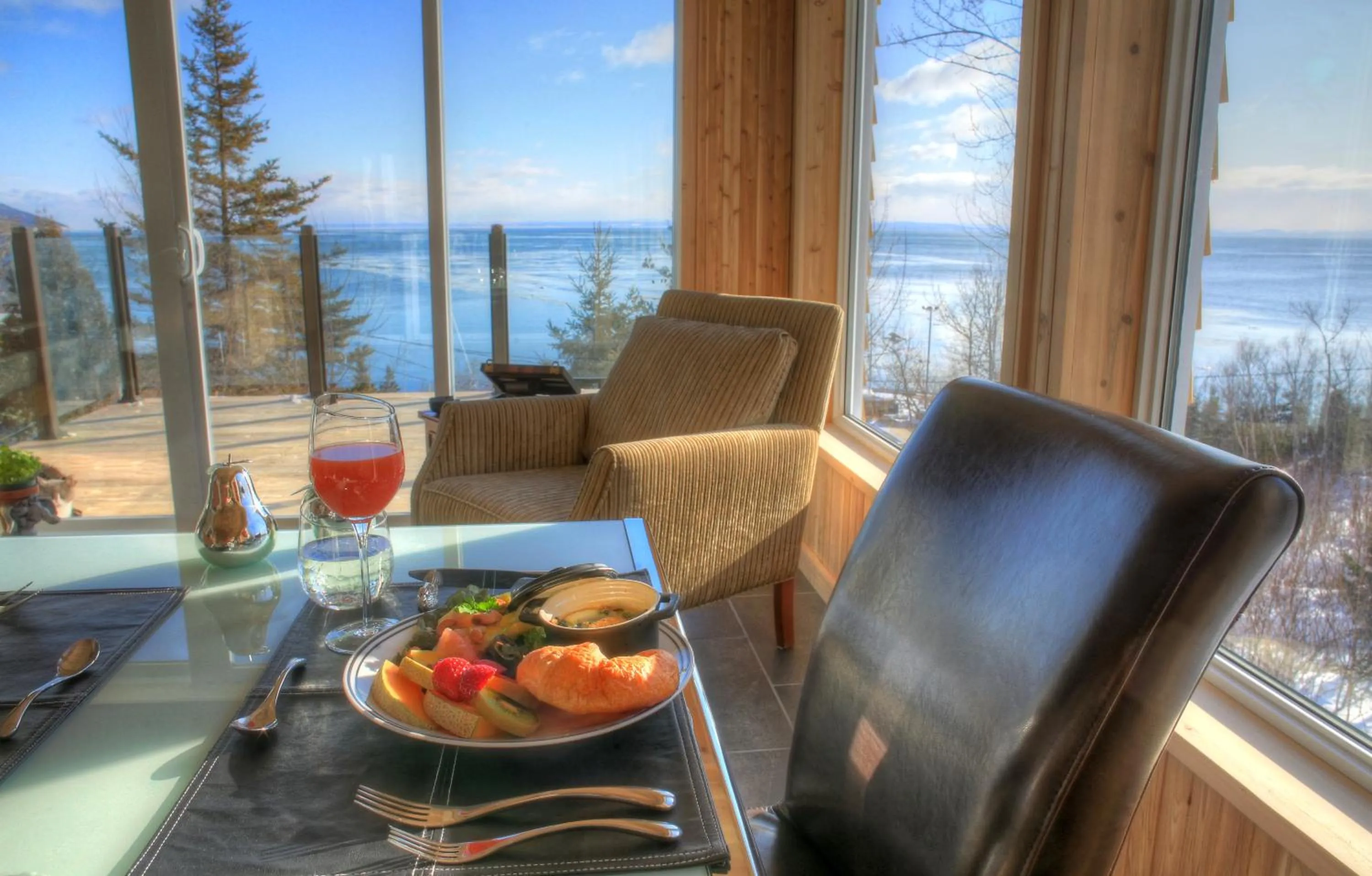 Dining area in Auberge des Eaux Vives
