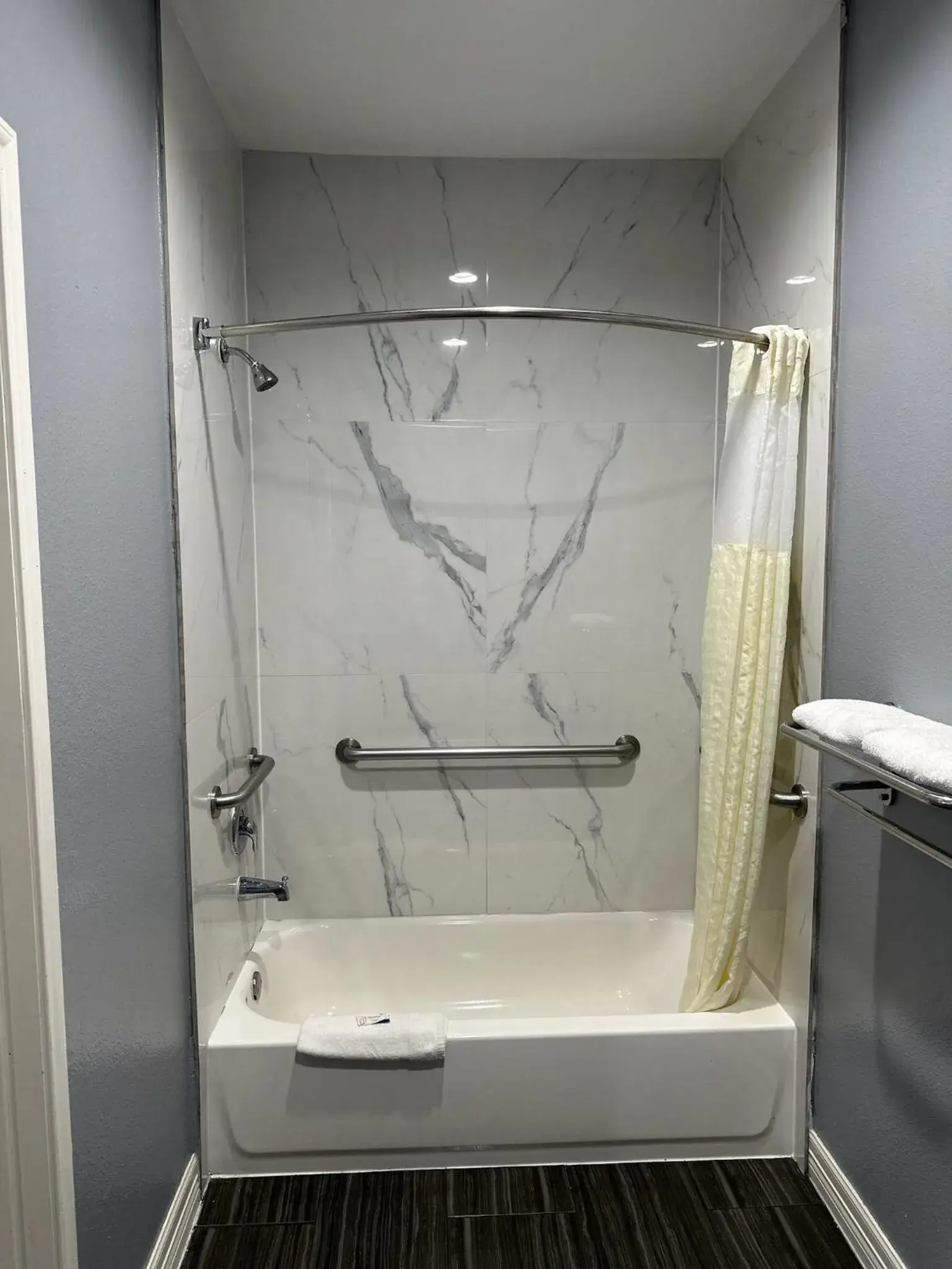 Single Room - single occupancy in Atlantis Inn Suites Single Room - single occupancy in Atlantis Inn Suites