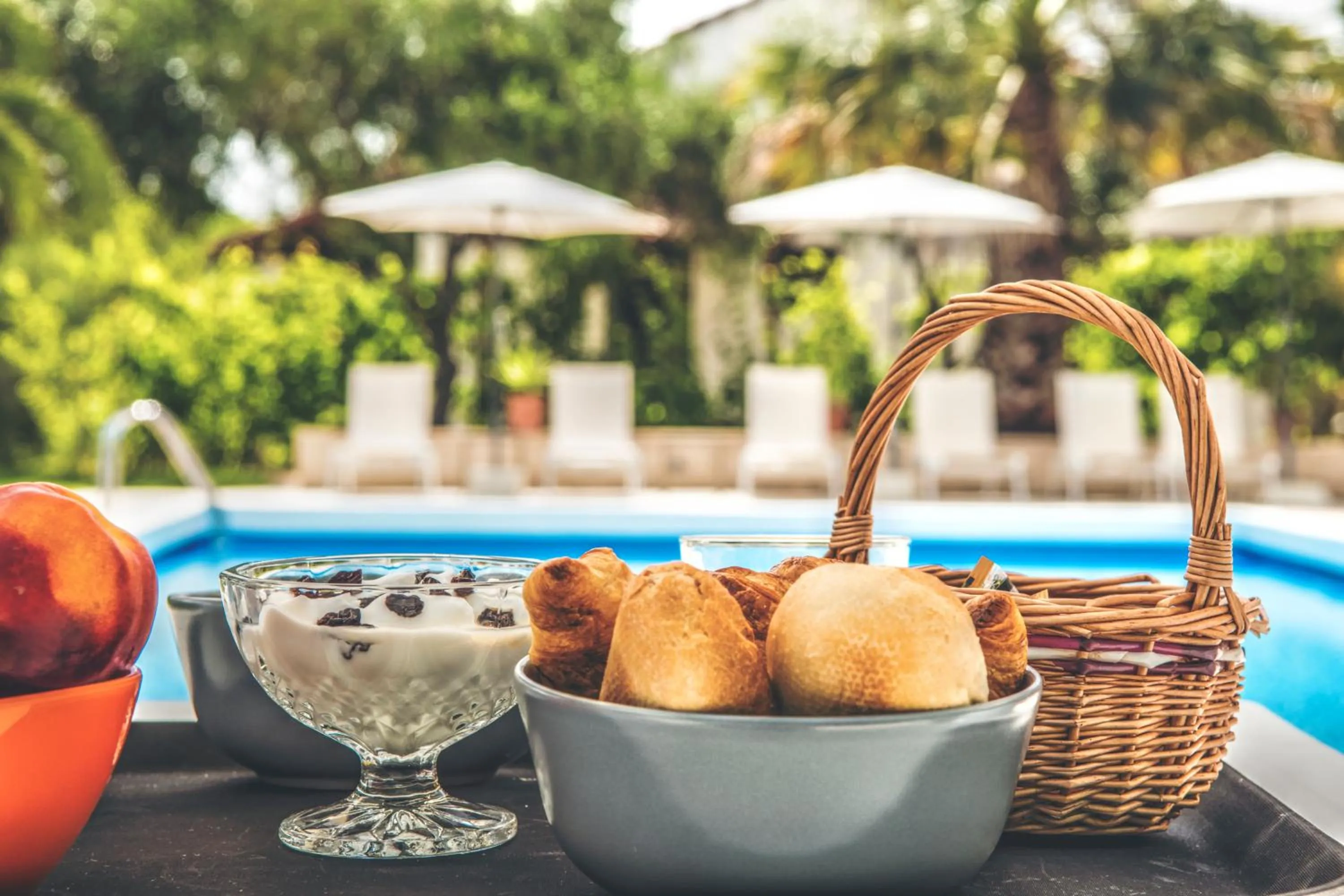 Day in The Palm Garden - Idyllic Pool Apartments in a Green Oasis