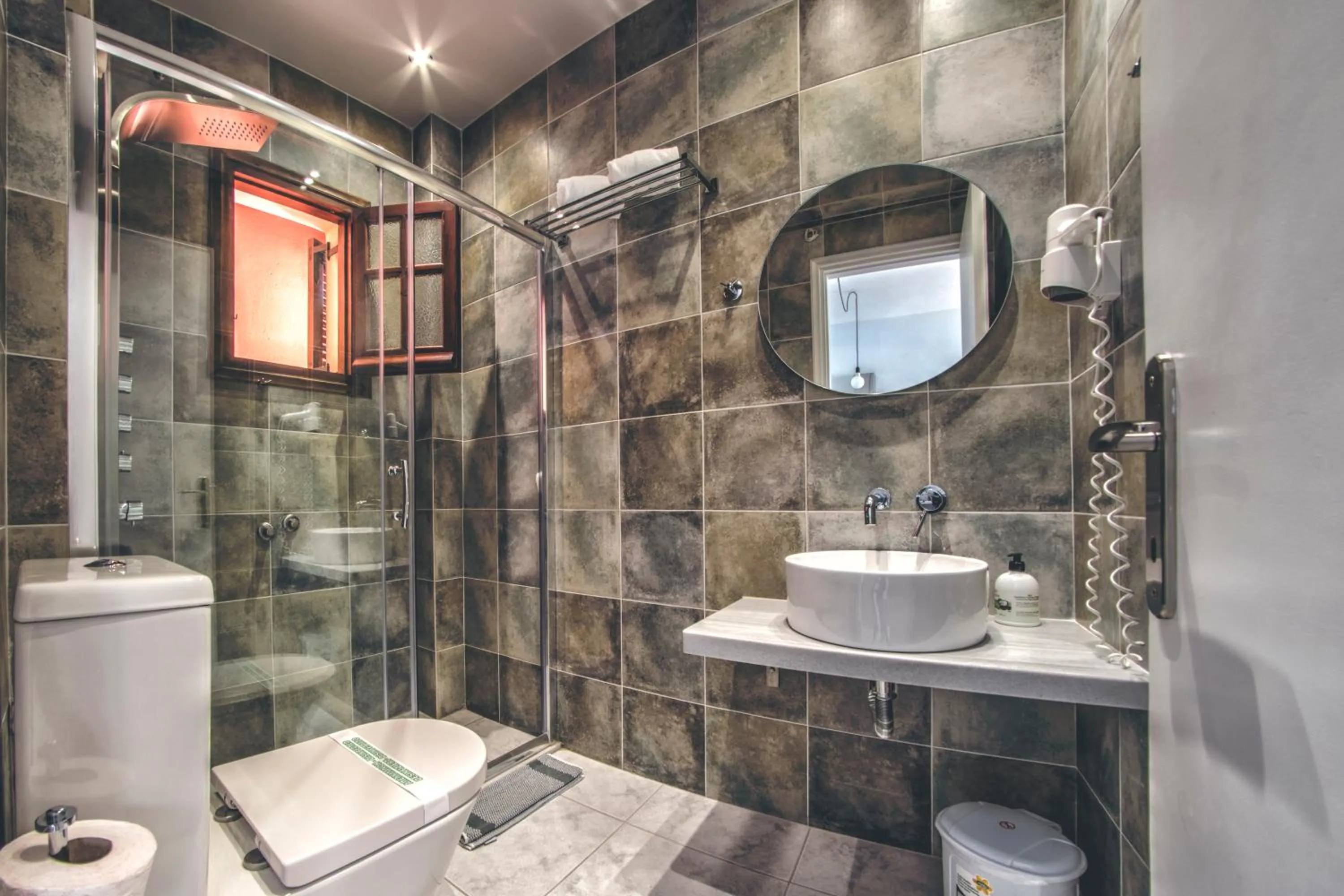 Shower in The Palm Garden - Idyllic Pool Apartments in a Green Oasis