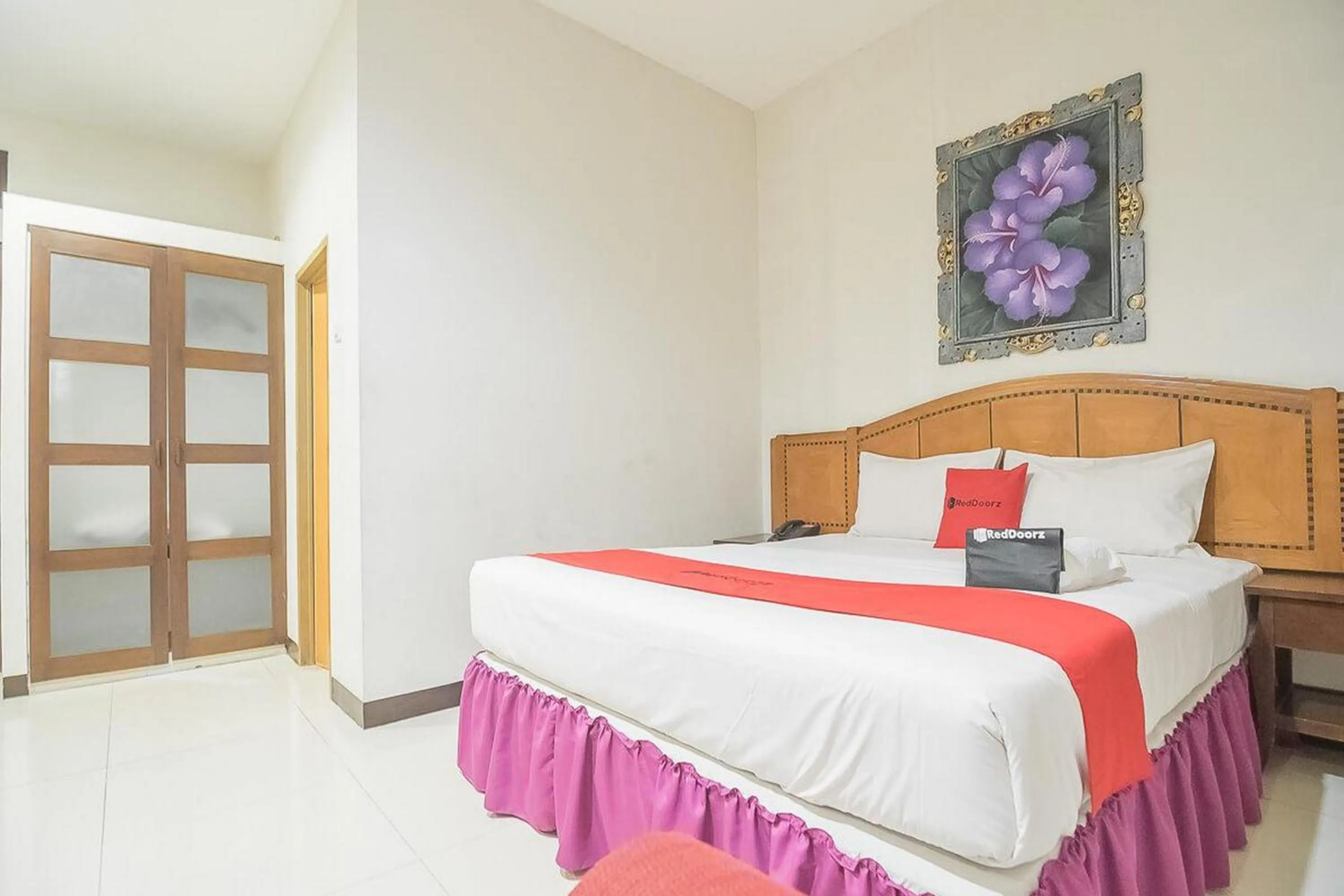 Bedroom, Bed in RedDoorz Near Trans Studio Mall 3