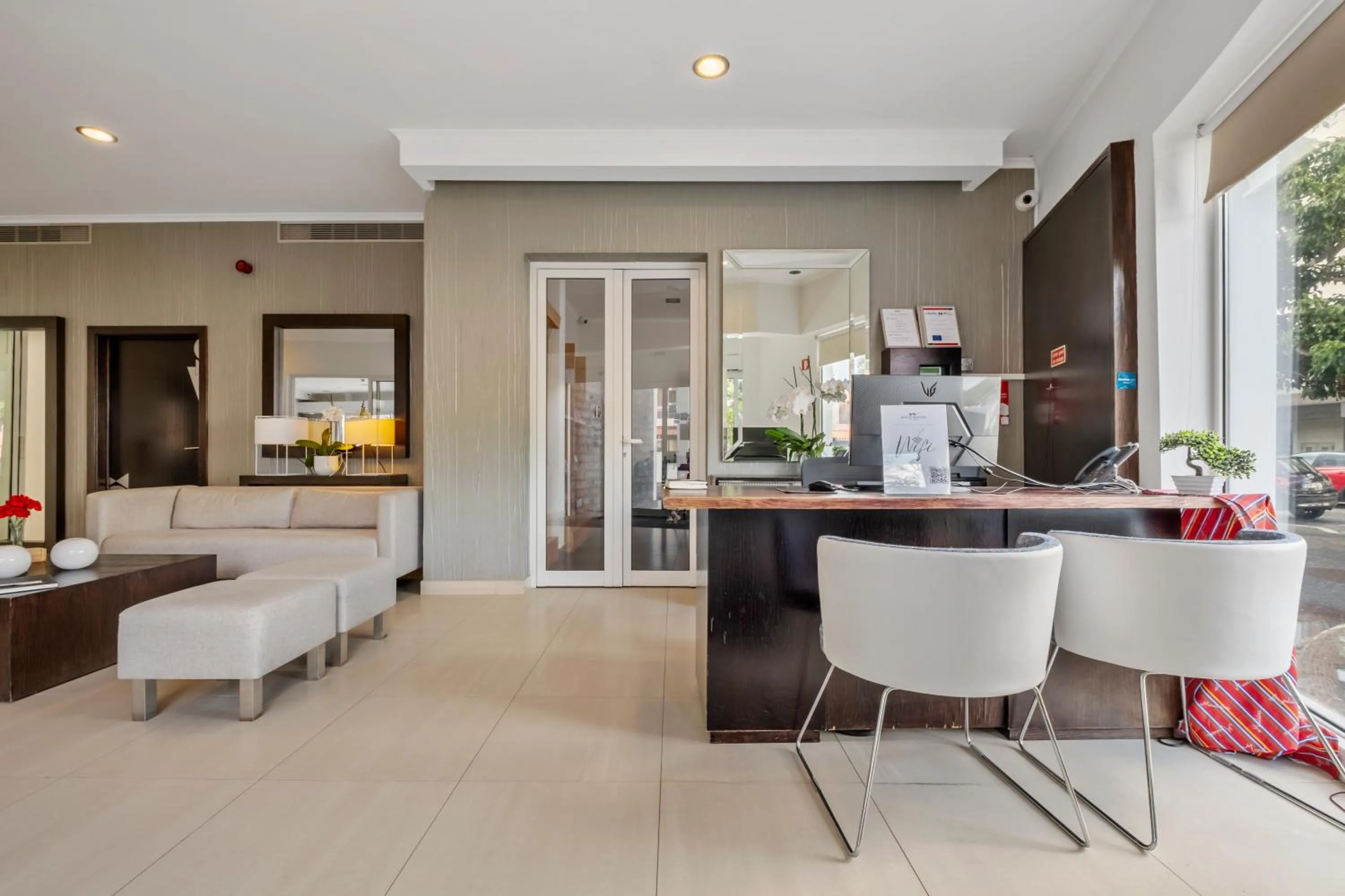 Lobby or reception, Bed in White Waters Hotel