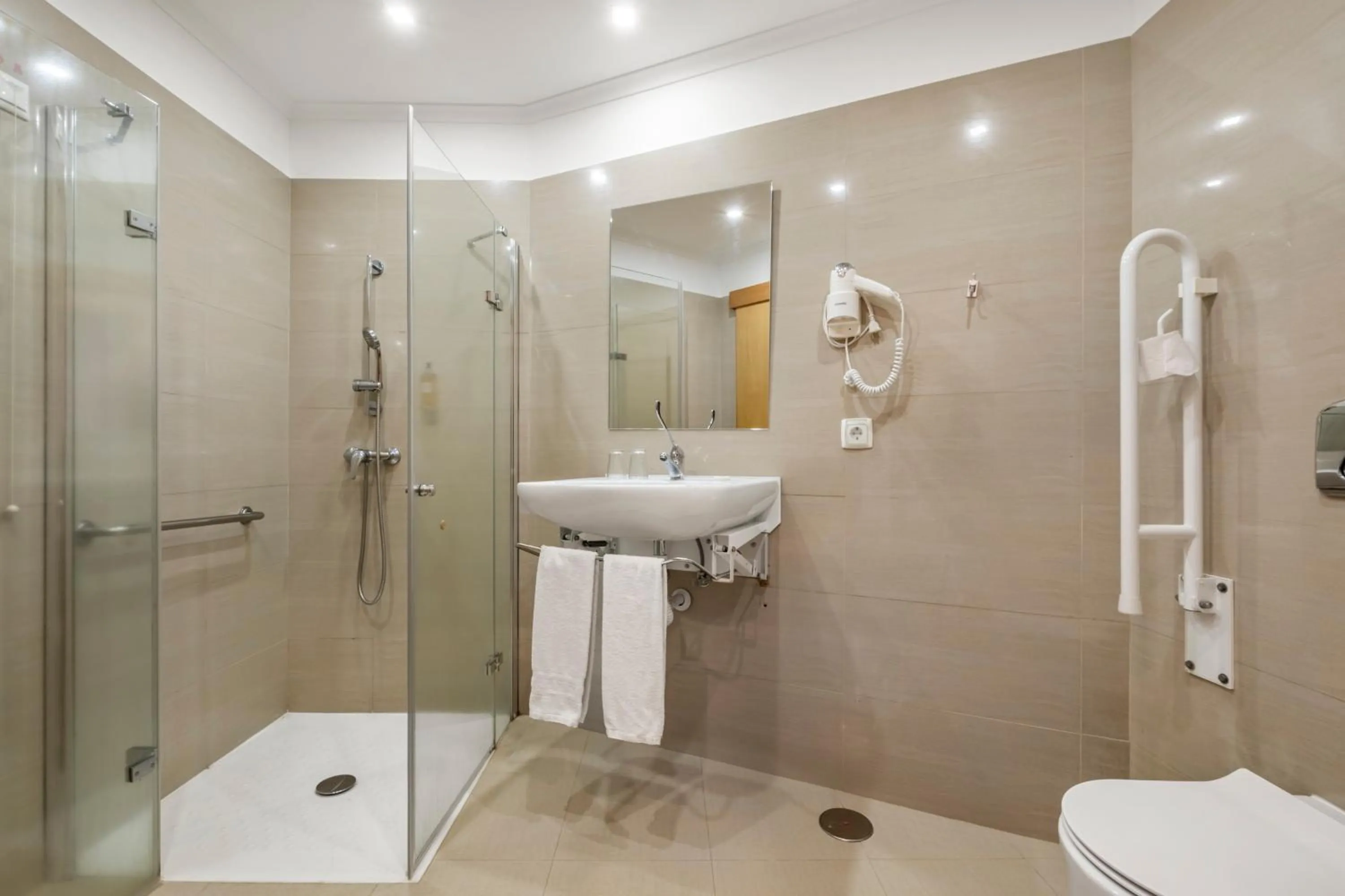 Shower in White Waters Hotel