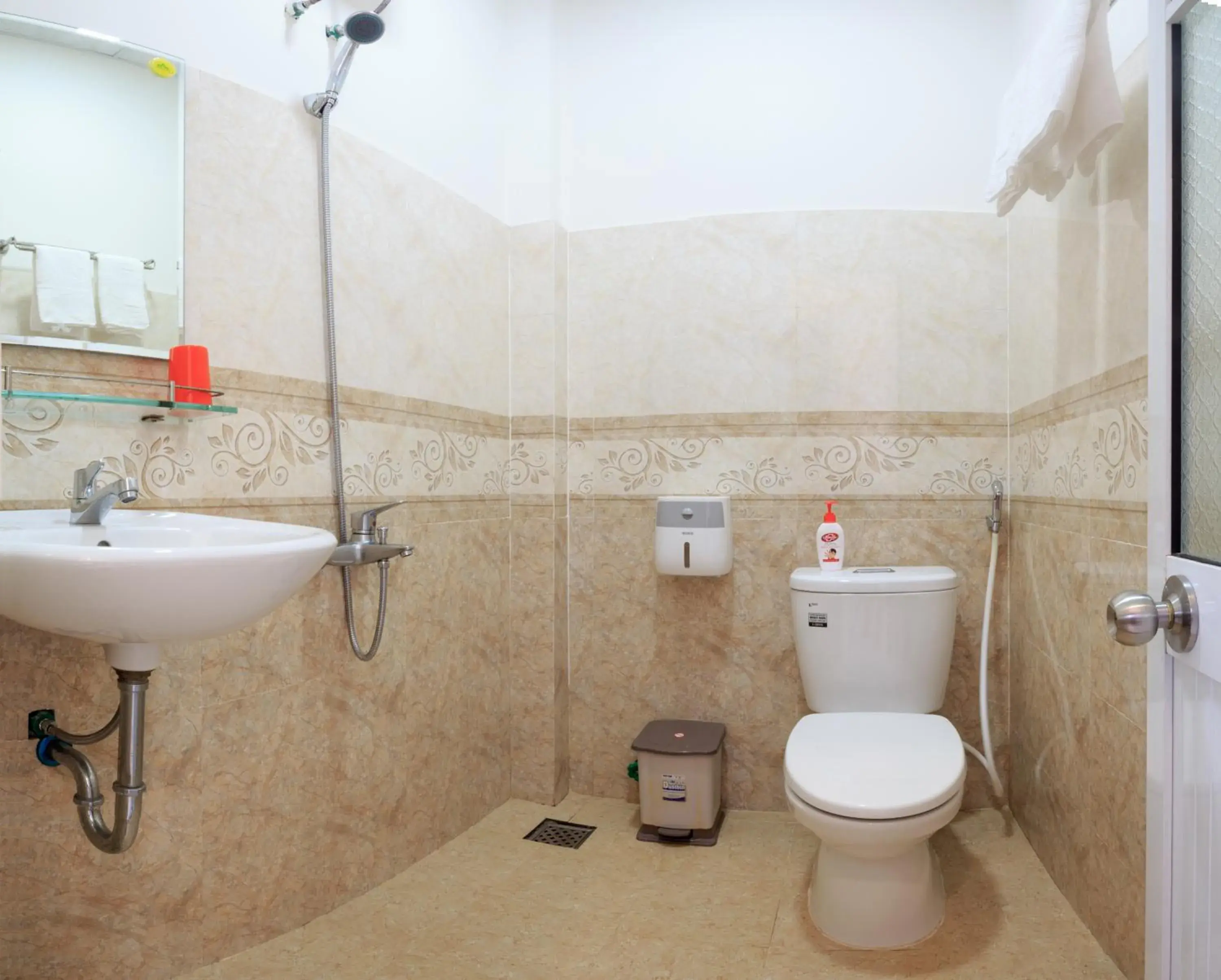 Twin Room with Private Bathroom in CANH DUONG MOTEL Twin Room with Private Bathroom in CANH DUONG MOTEL