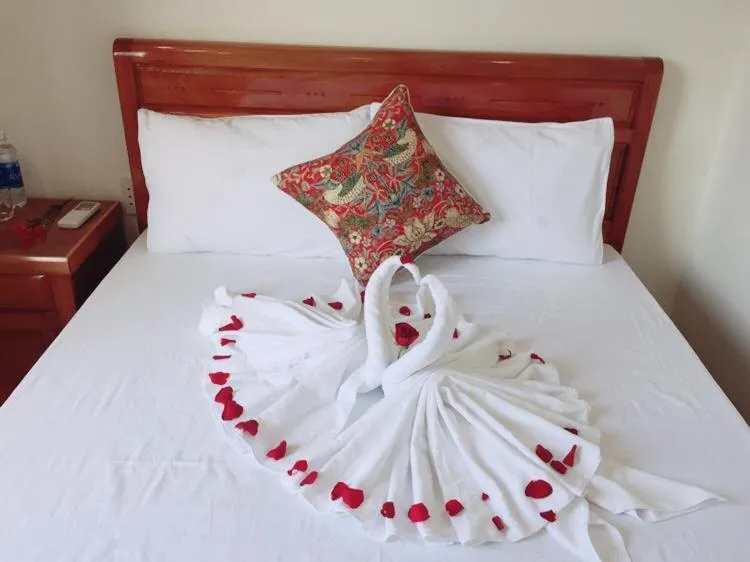 Bed in CANH DUONG MOTEL