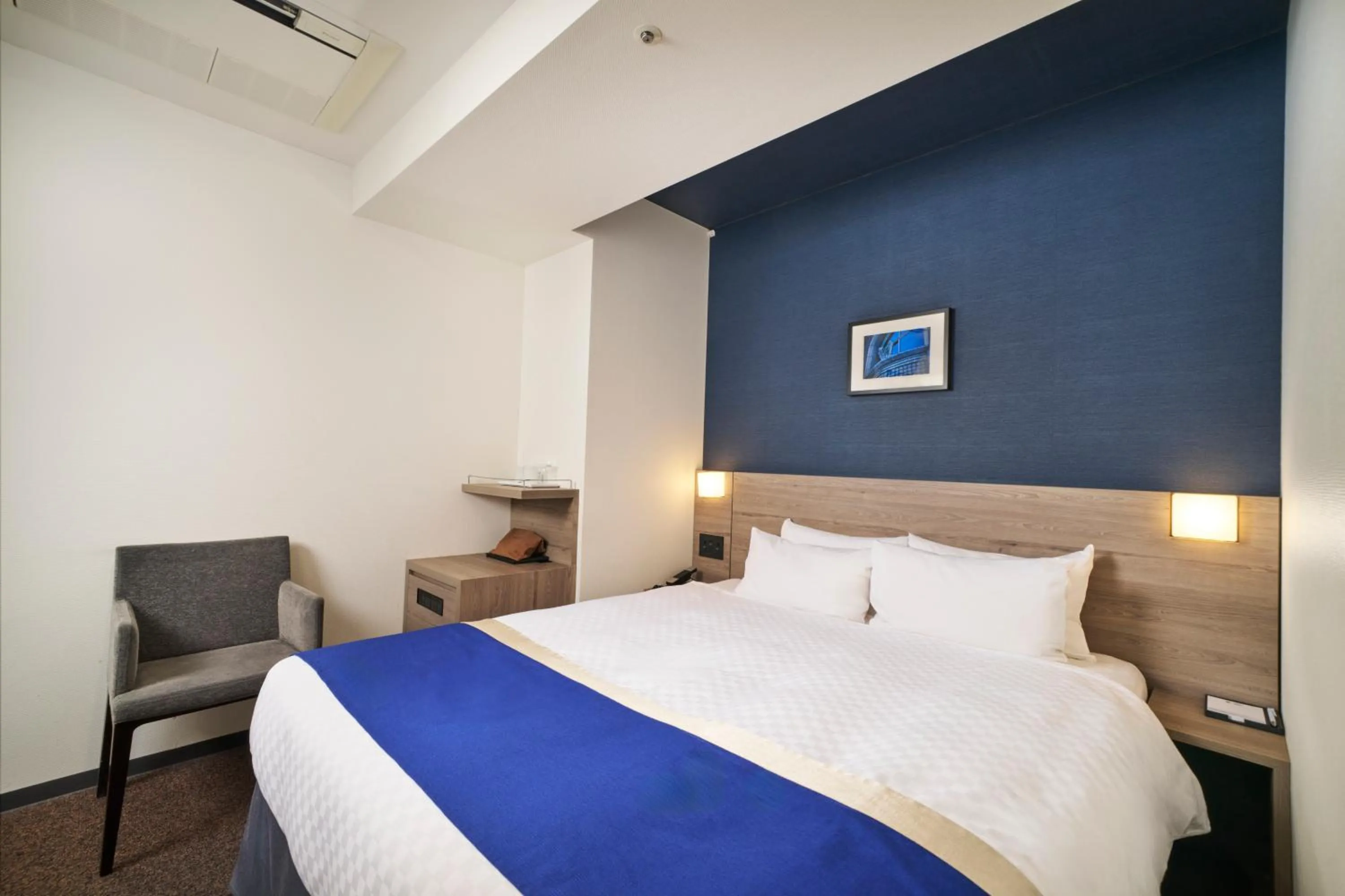 Bed in Best Western Plus Hotel Fino Osaka Kitahama