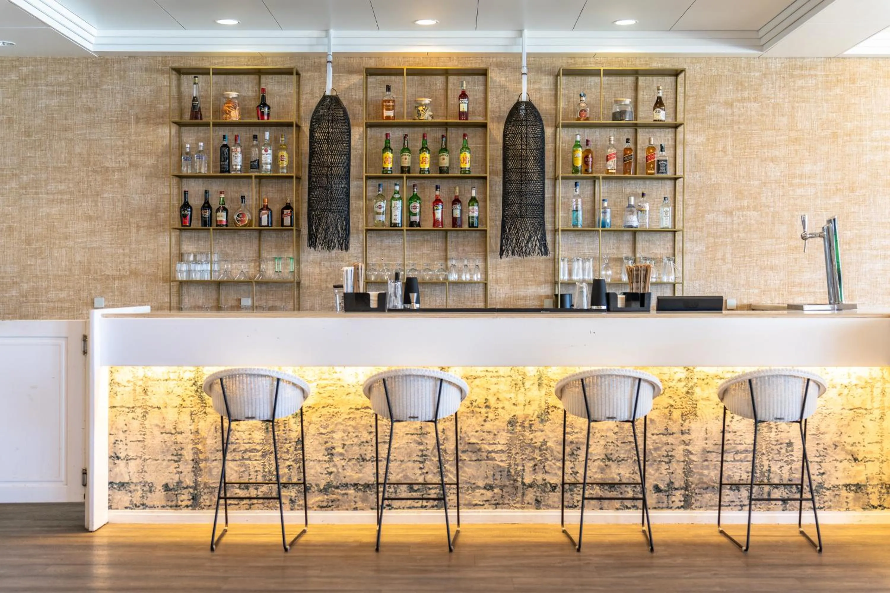 Lounge or bar in Vila Baleira Suites