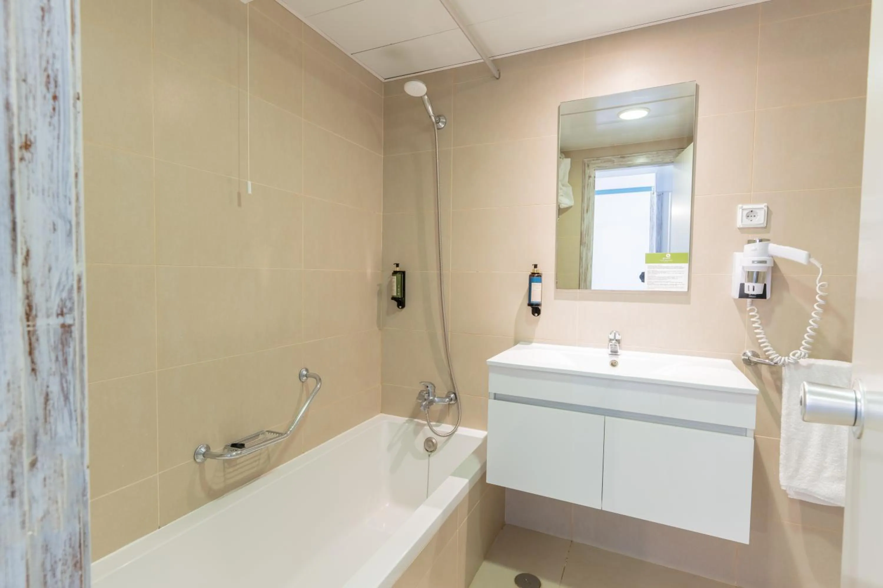 Bathroom in Vila Baleira Suites