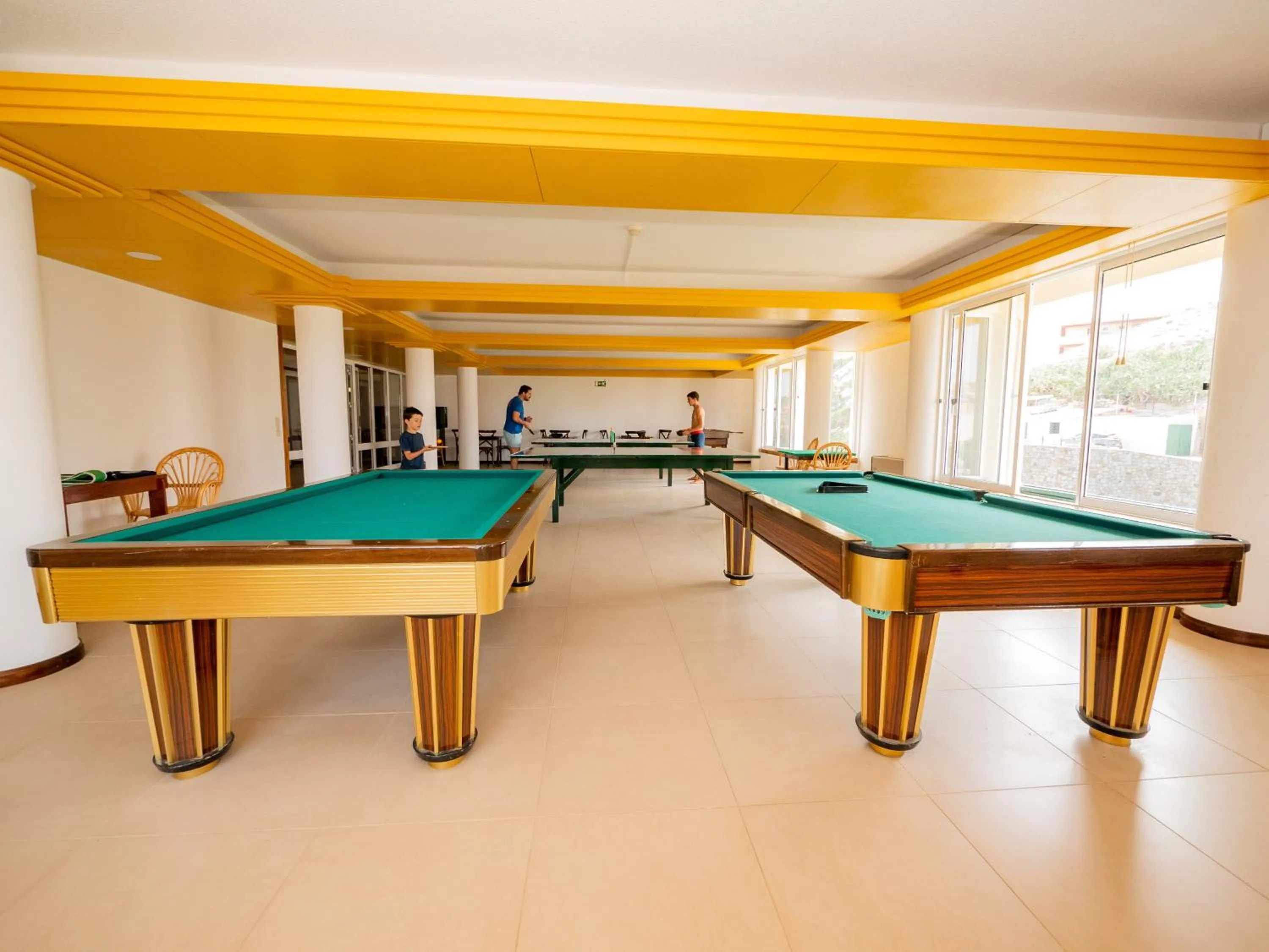 Billiard in Vila Baleira Suites