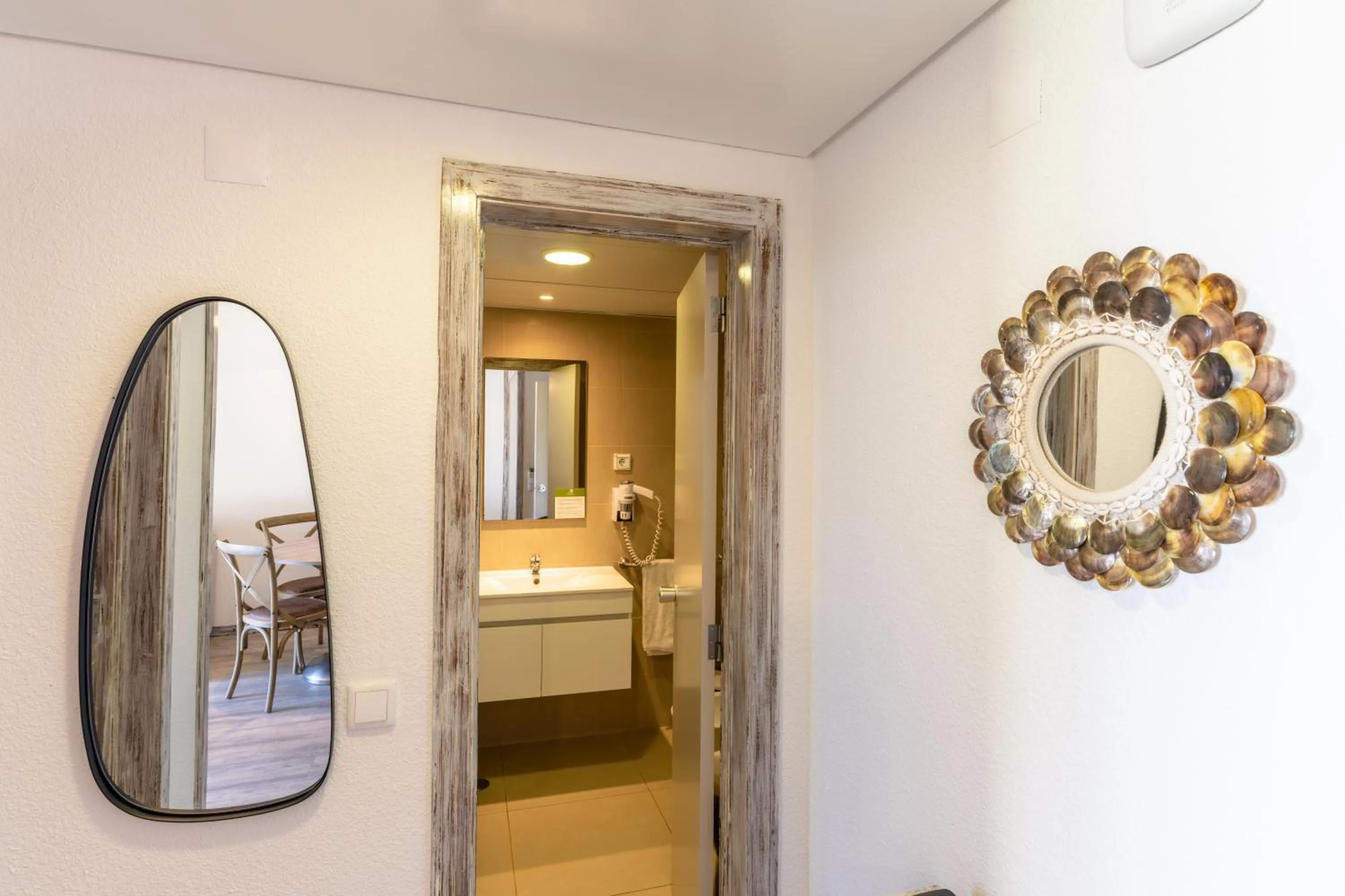 Bathroom, Bed in Vila Baleira Suites