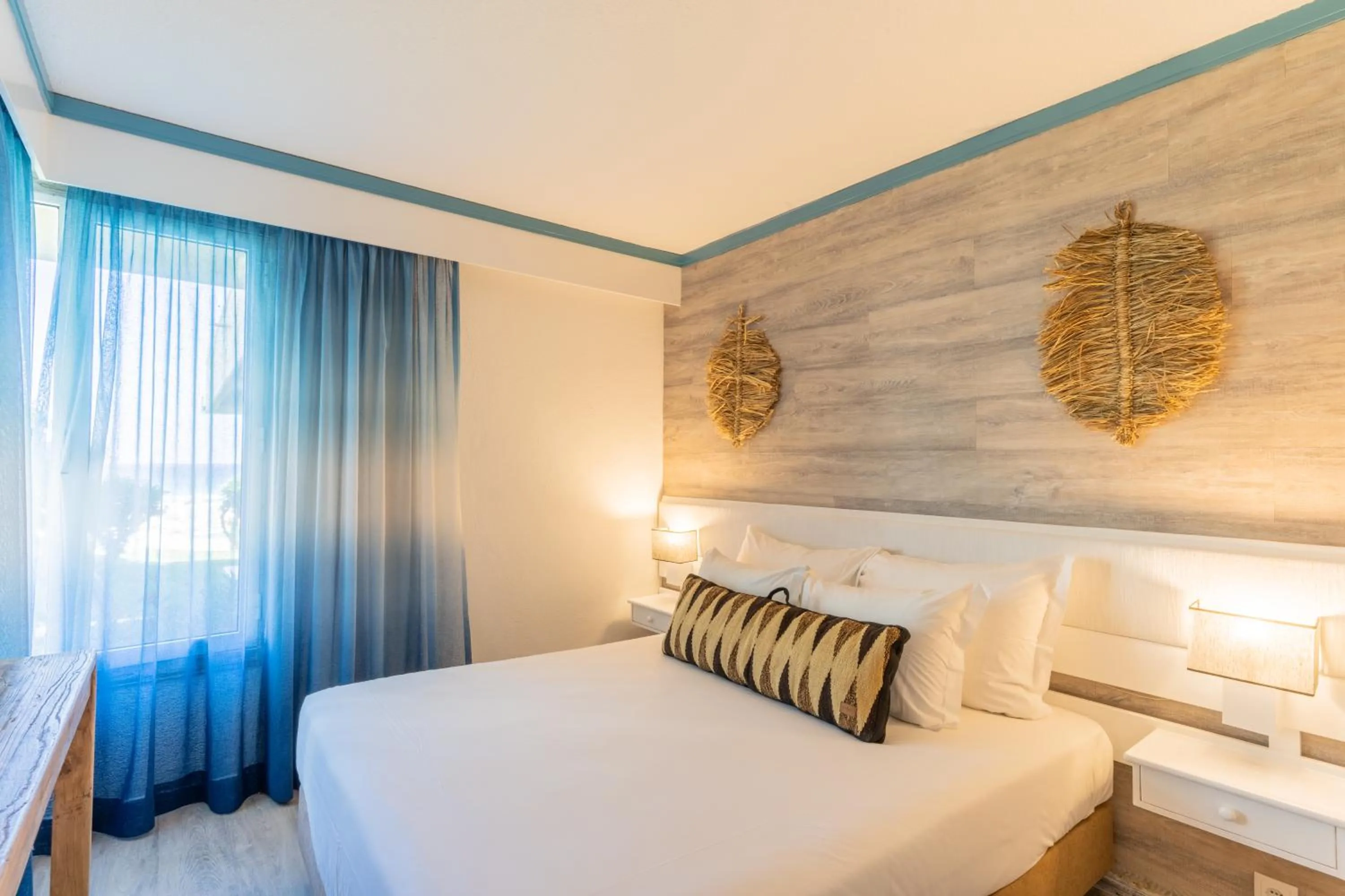 Bed in Vila Baleira Suites