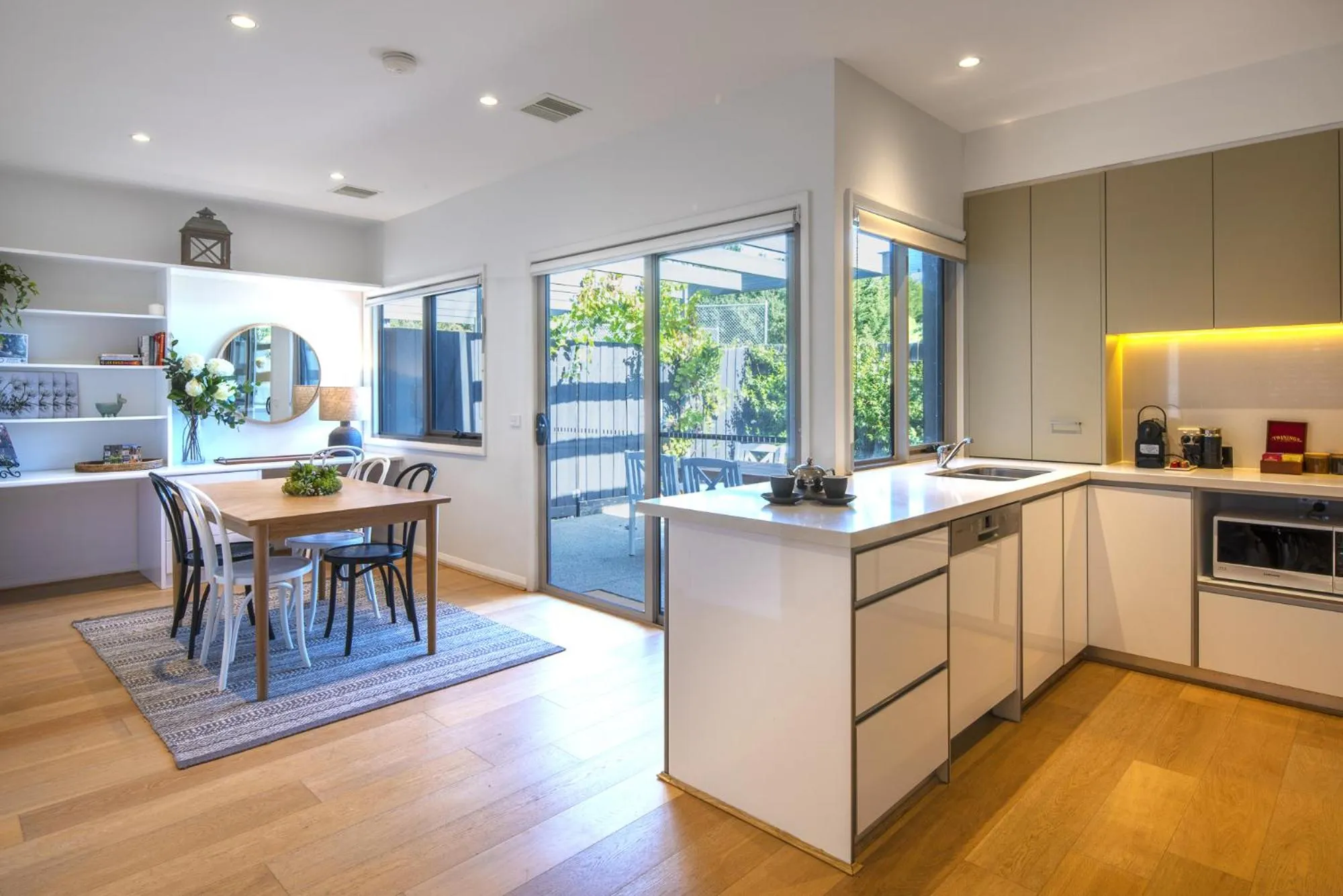 Kitchen or kitchenette in Mews Cottages