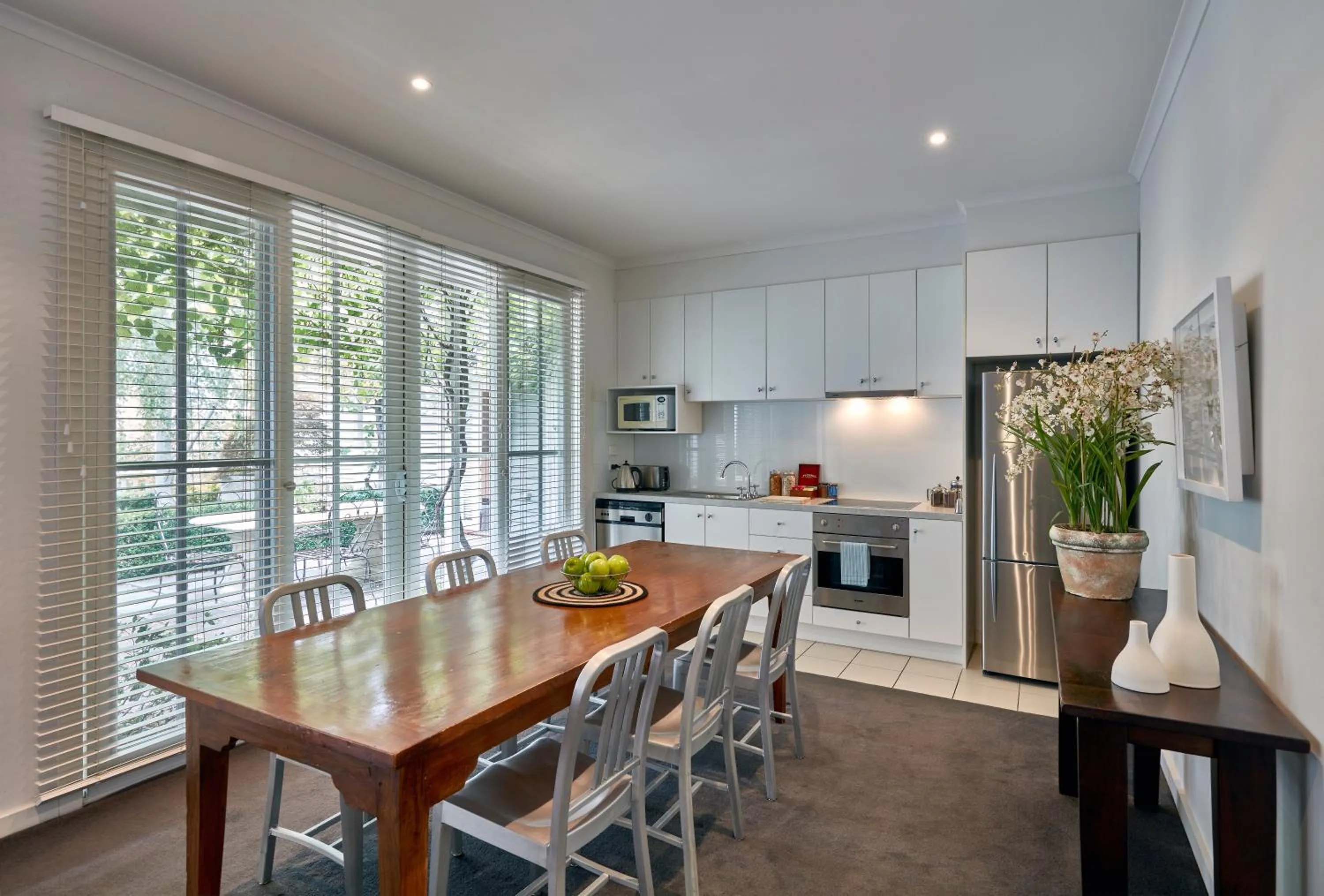 Kitchen or kitchenette in Mews Cottages