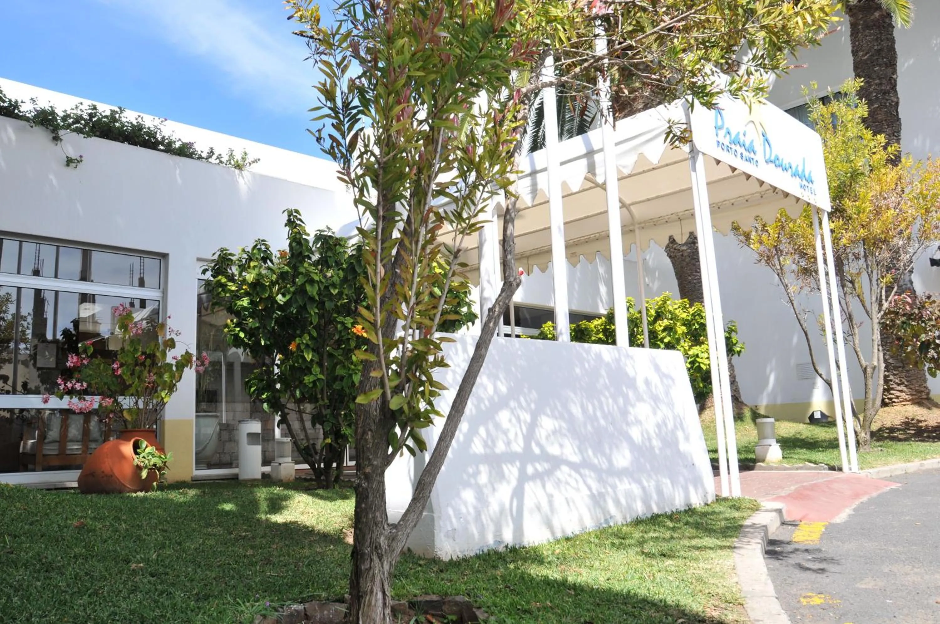 Facade/entrance in Hotel Praia Dourada