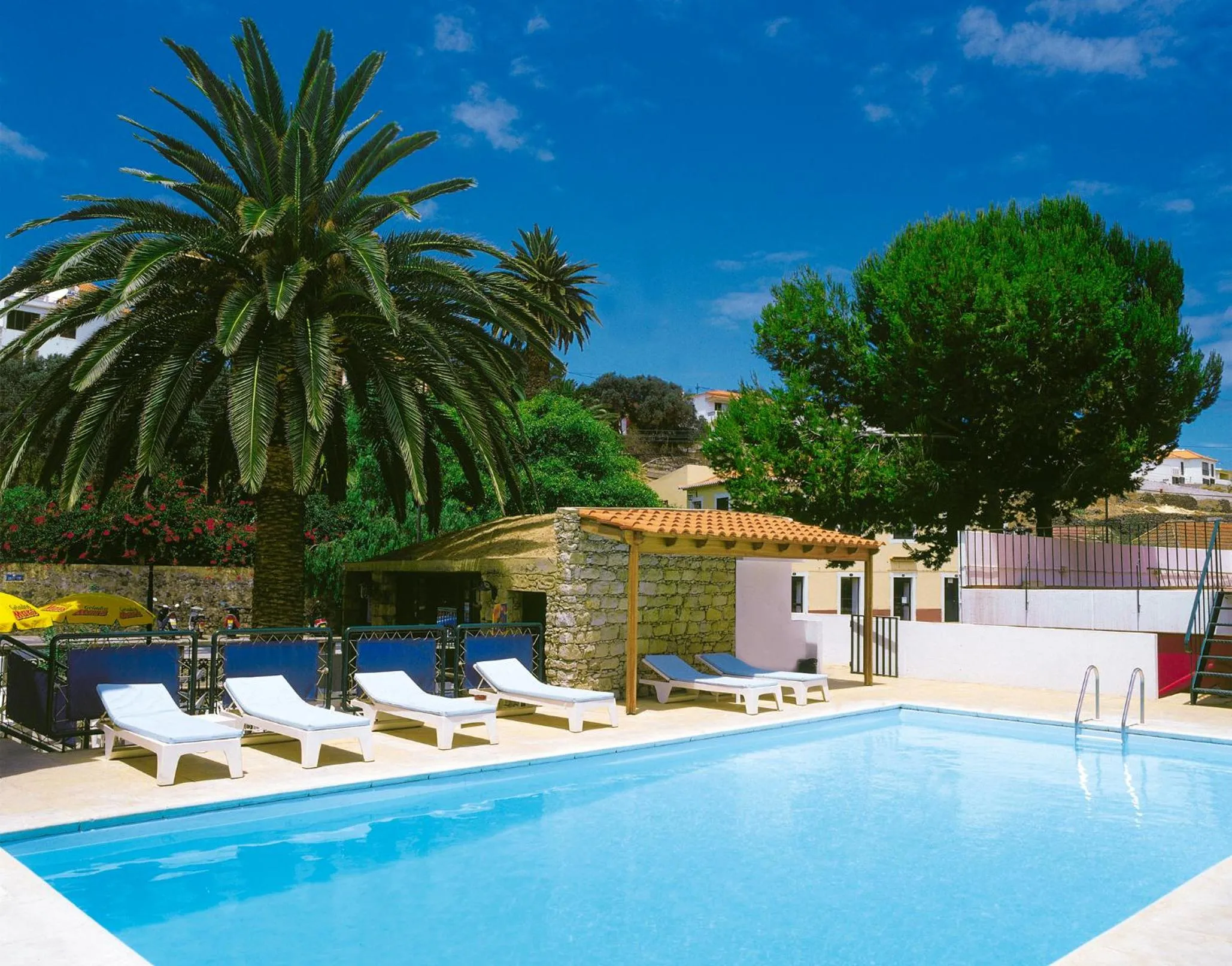 Swimming pool in Hotel Praia Dourada
