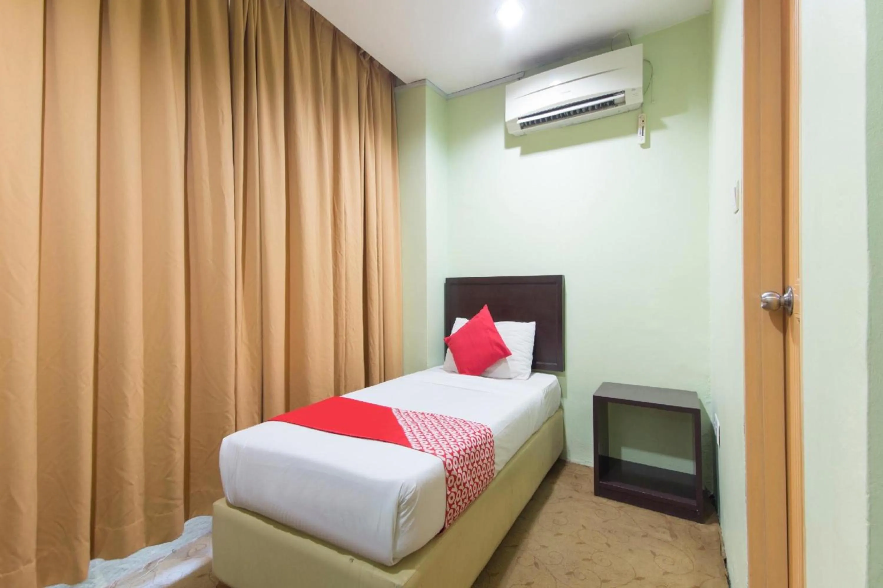 Photo of the whole room in Amani Hotel