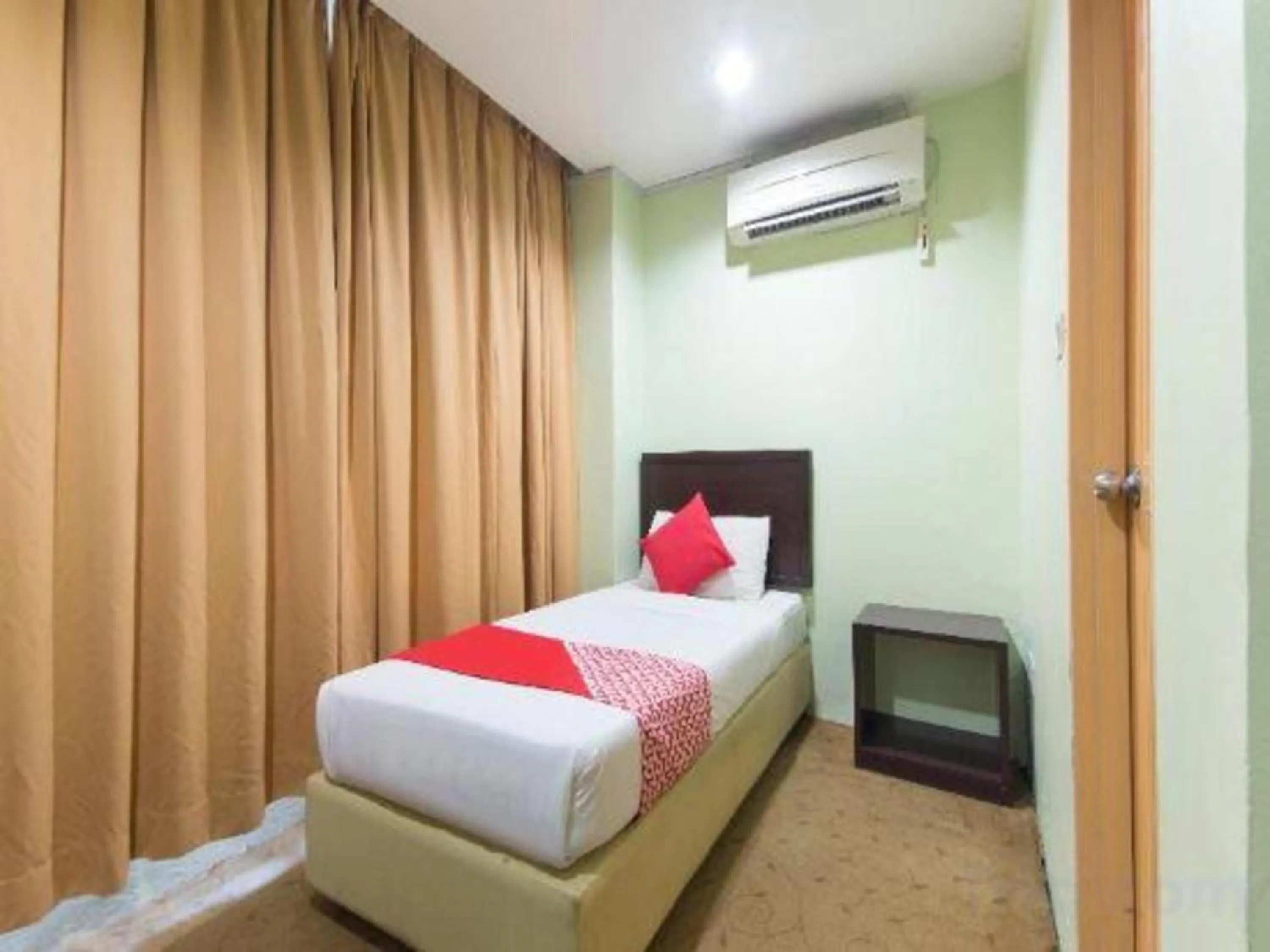 Photo of the whole room in Amani Hotel