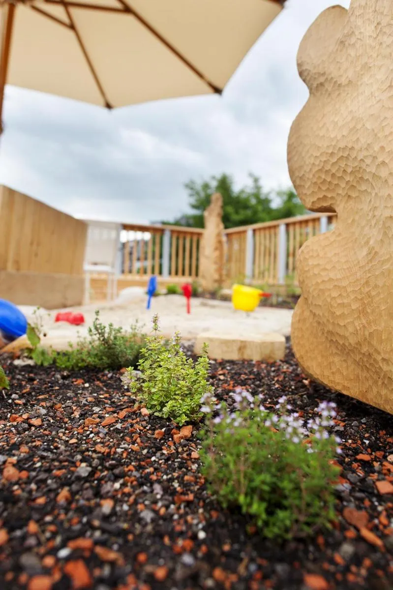 Children play ground in Familienhotel Weimar mit Ferienwohnungen