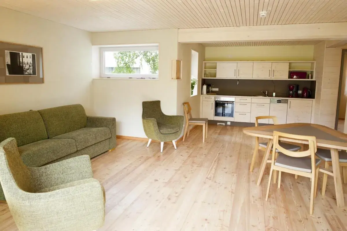 Two-Bedroom Apartment (2-7 Adults) in Familienhotel Weimar mit Ferienwohnungen Two-Bedroom Apartment (2-7 Adults) in Familienhotel Weimar mit Ferienwohnungen