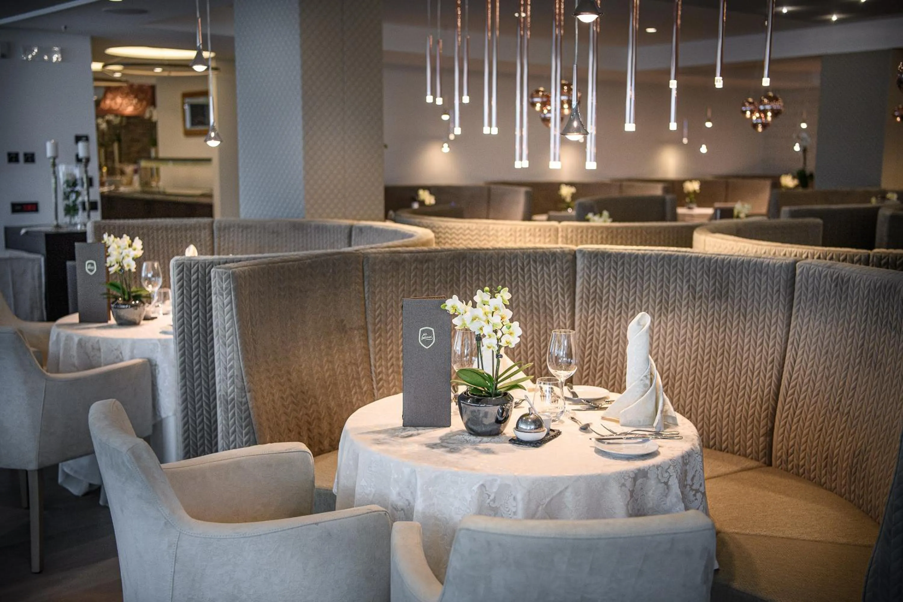 Restaurant/places to eat in Small & Beautiful Hotel Gnaid