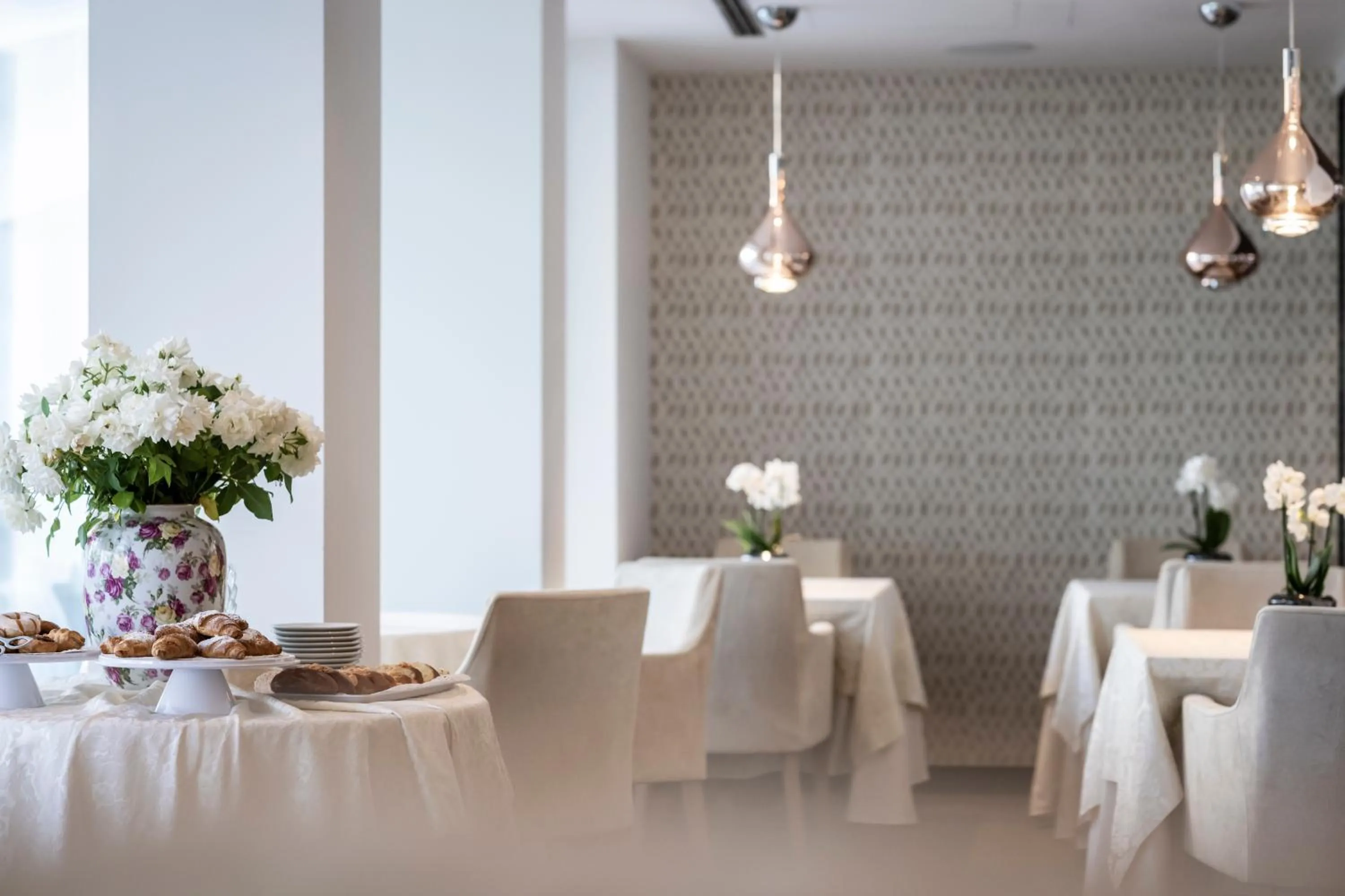 Restaurant/places to eat in Small & Beautiful Hotel Gnaid