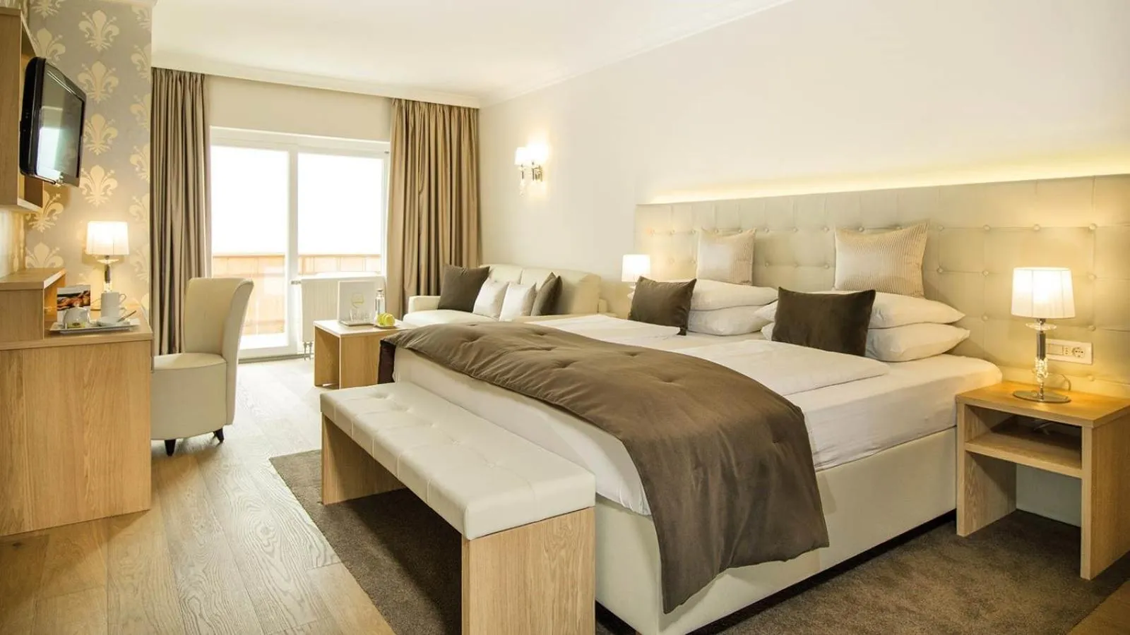 Bedroom, Bed in Small & Beautiful Hotel Gnaid