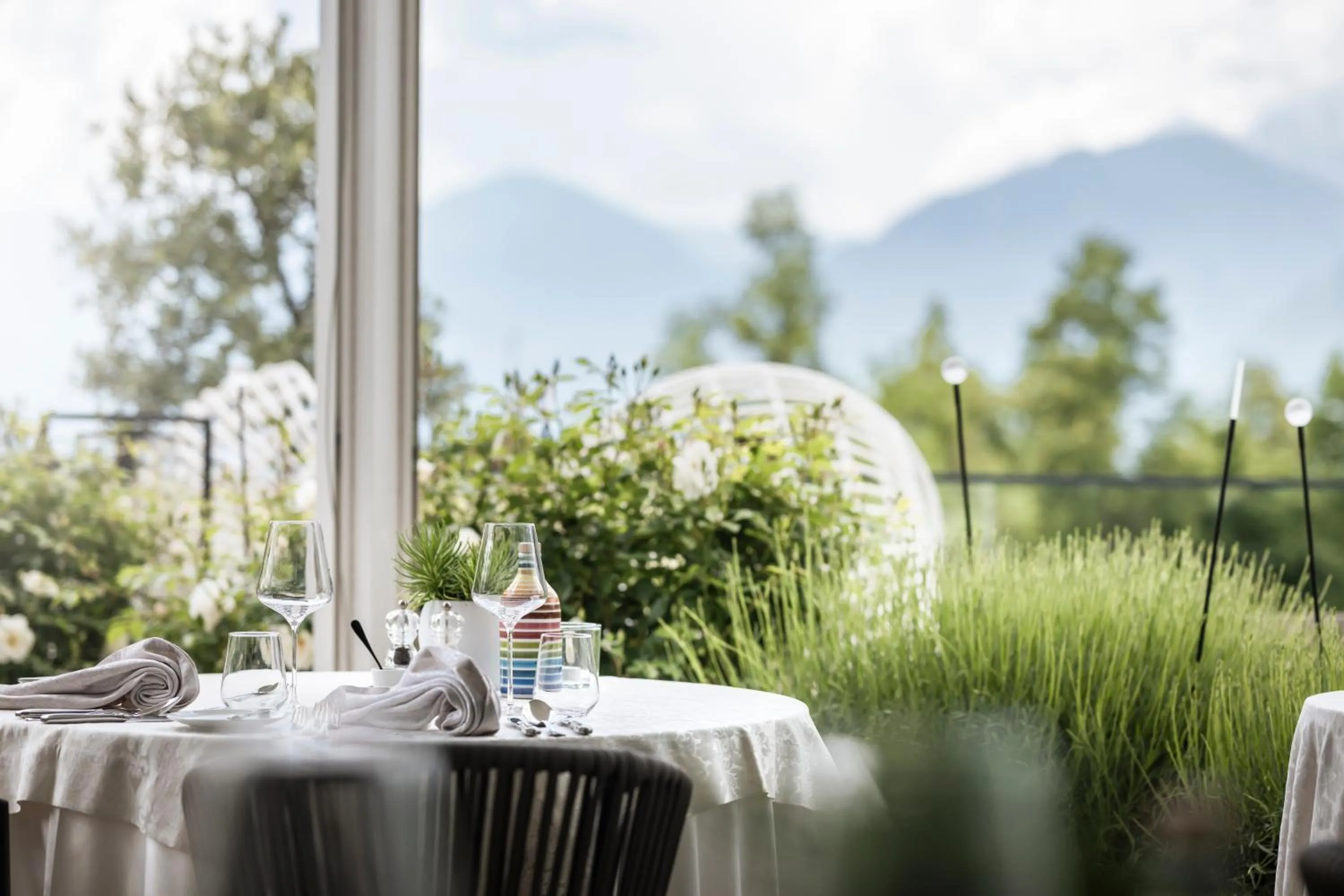 Restaurant/places to eat in Small & Beautiful Hotel Gnaid