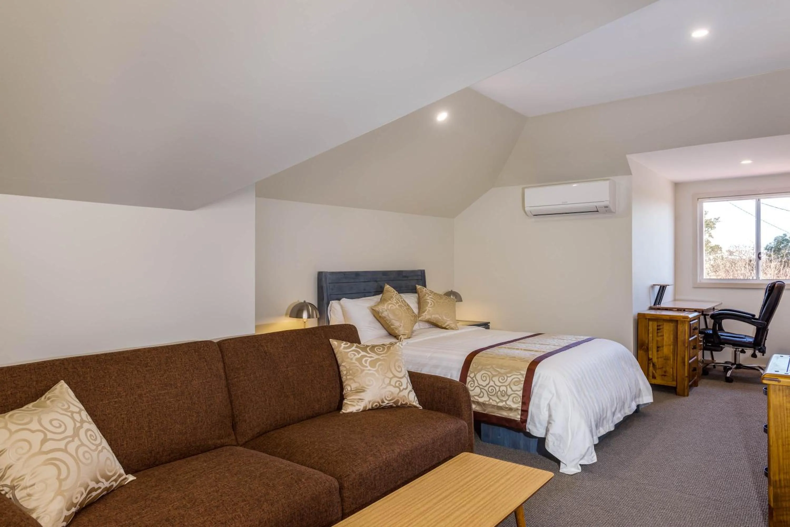 Bed in Marulan Stayz